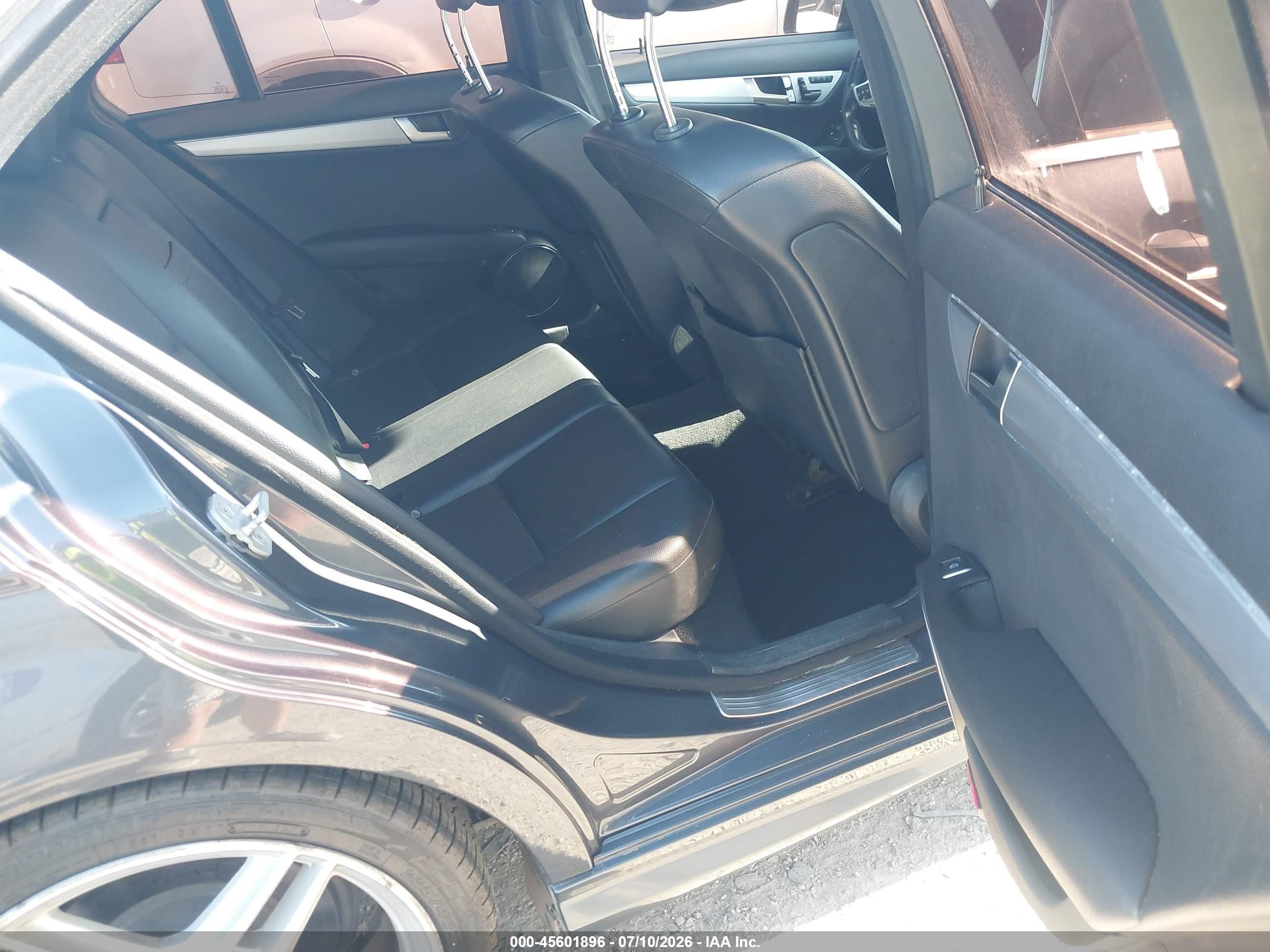 2013 Mercedes-benz C 250 Sport Серый vin: WDDGF4HB0DR273781