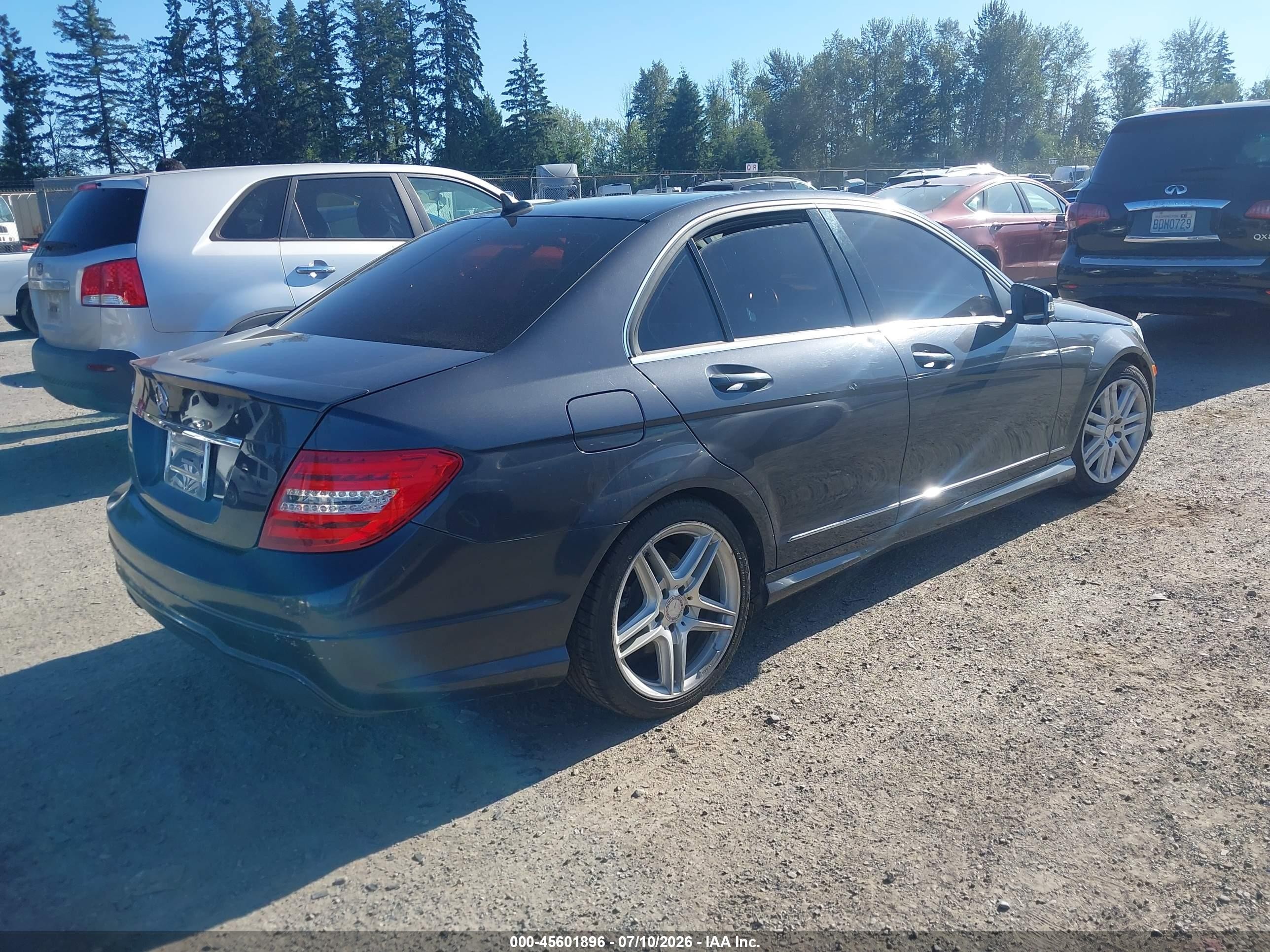 2013 Mercedes-benz C 250 Sport Серый vin: WDDGF4HB0DR273781