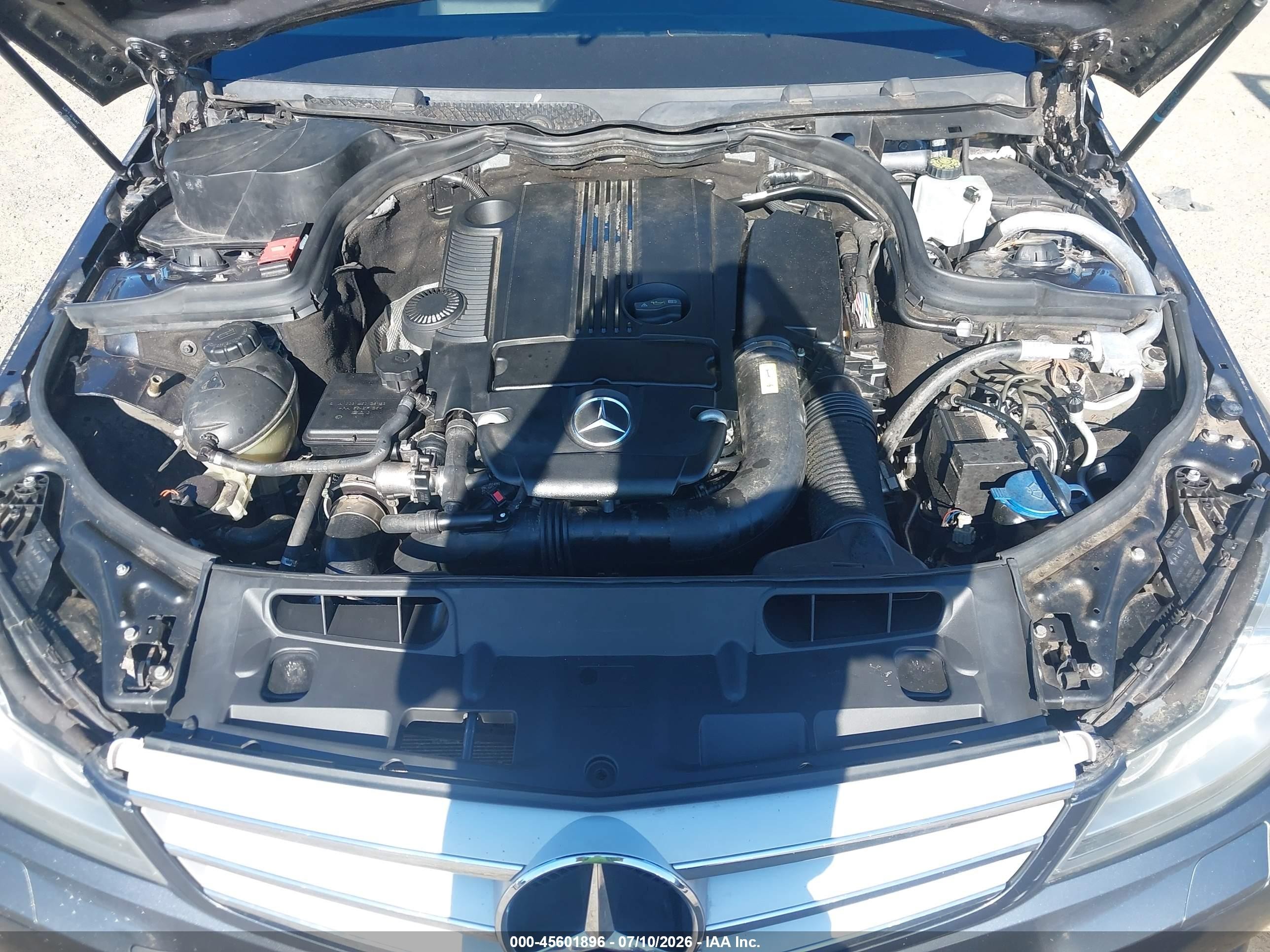 2013 Mercedes-benz C 250 Sport Серый vin: WDDGF4HB0DR273781