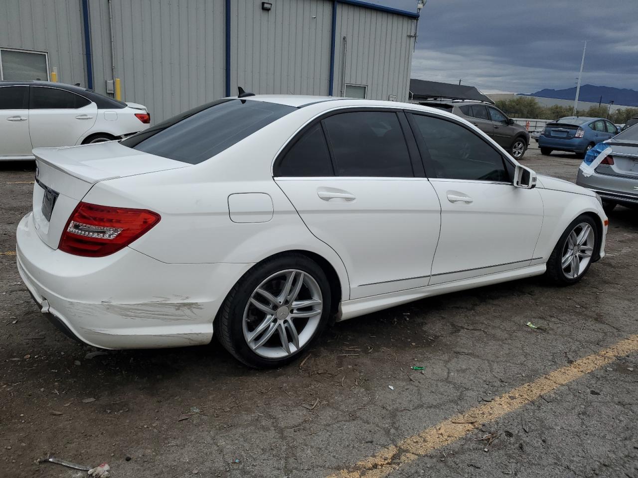 2013 Mercedes-benz C 250 White vin: WDDGF4HB0DR275014