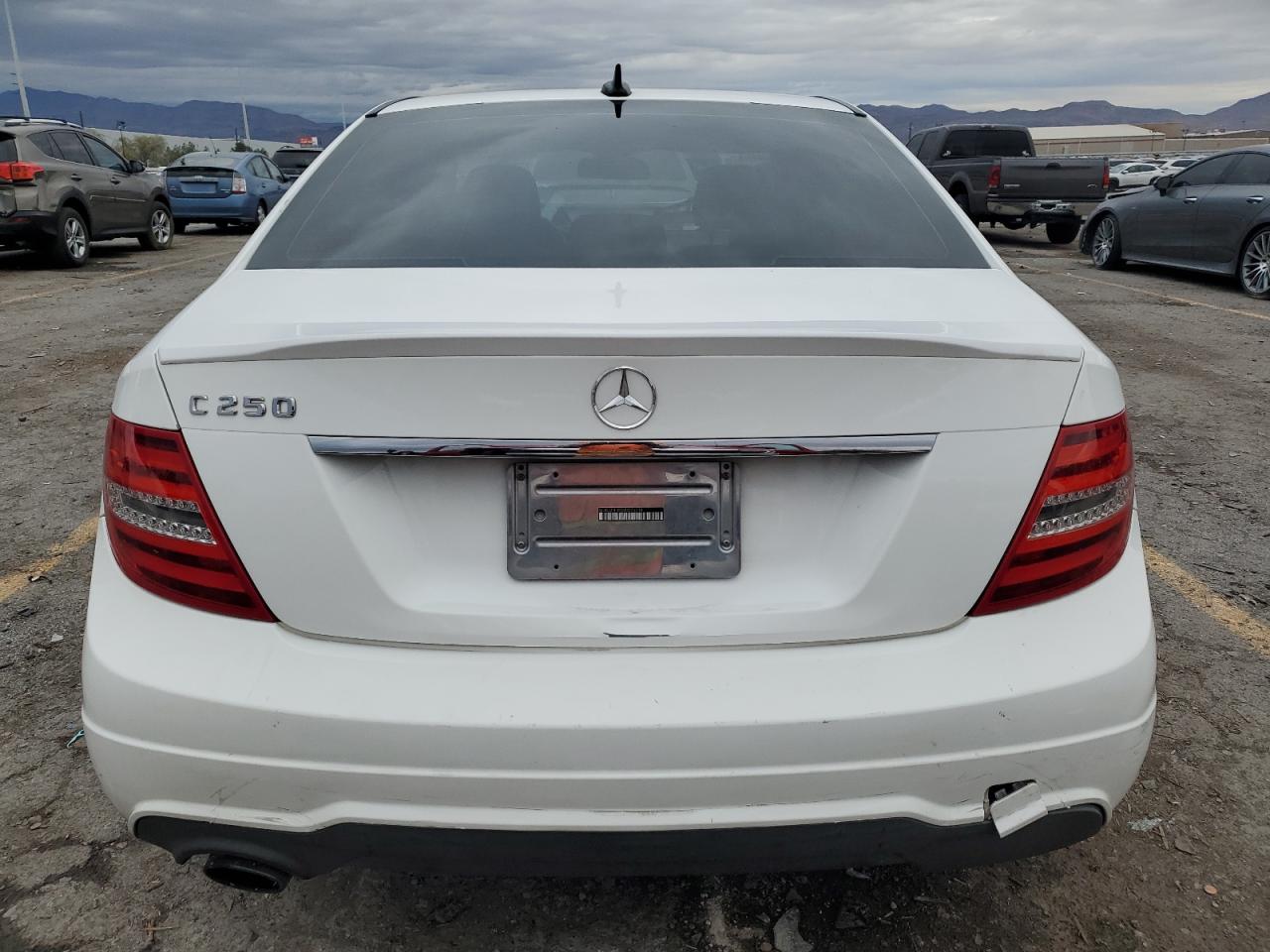 2013 Mercedes-benz C 250 White vin: WDDGF4HB0DR275014
