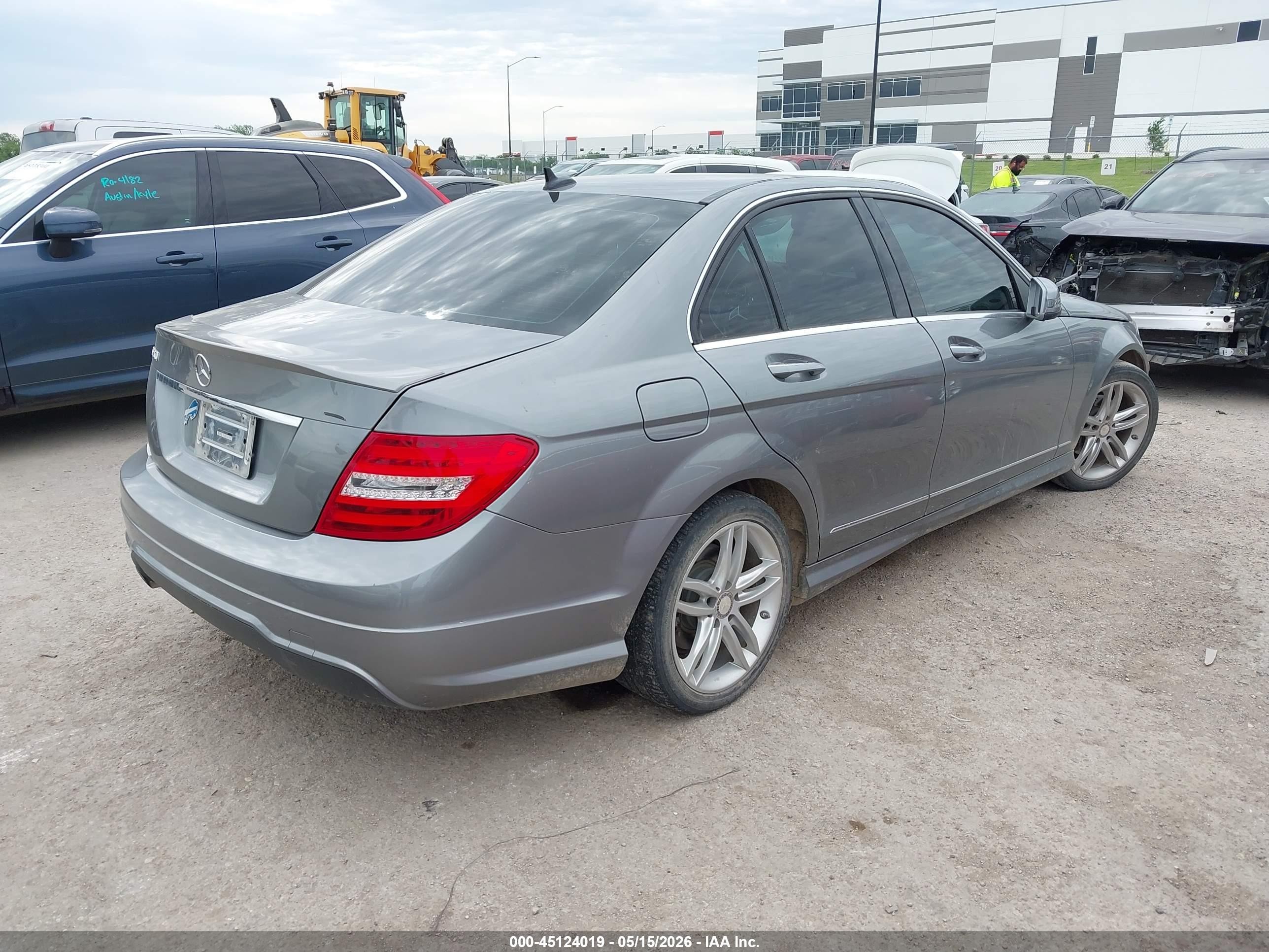 2013 Mercedes-benz C 250 Sport Серый vin: WDDGF4HB0DR292007