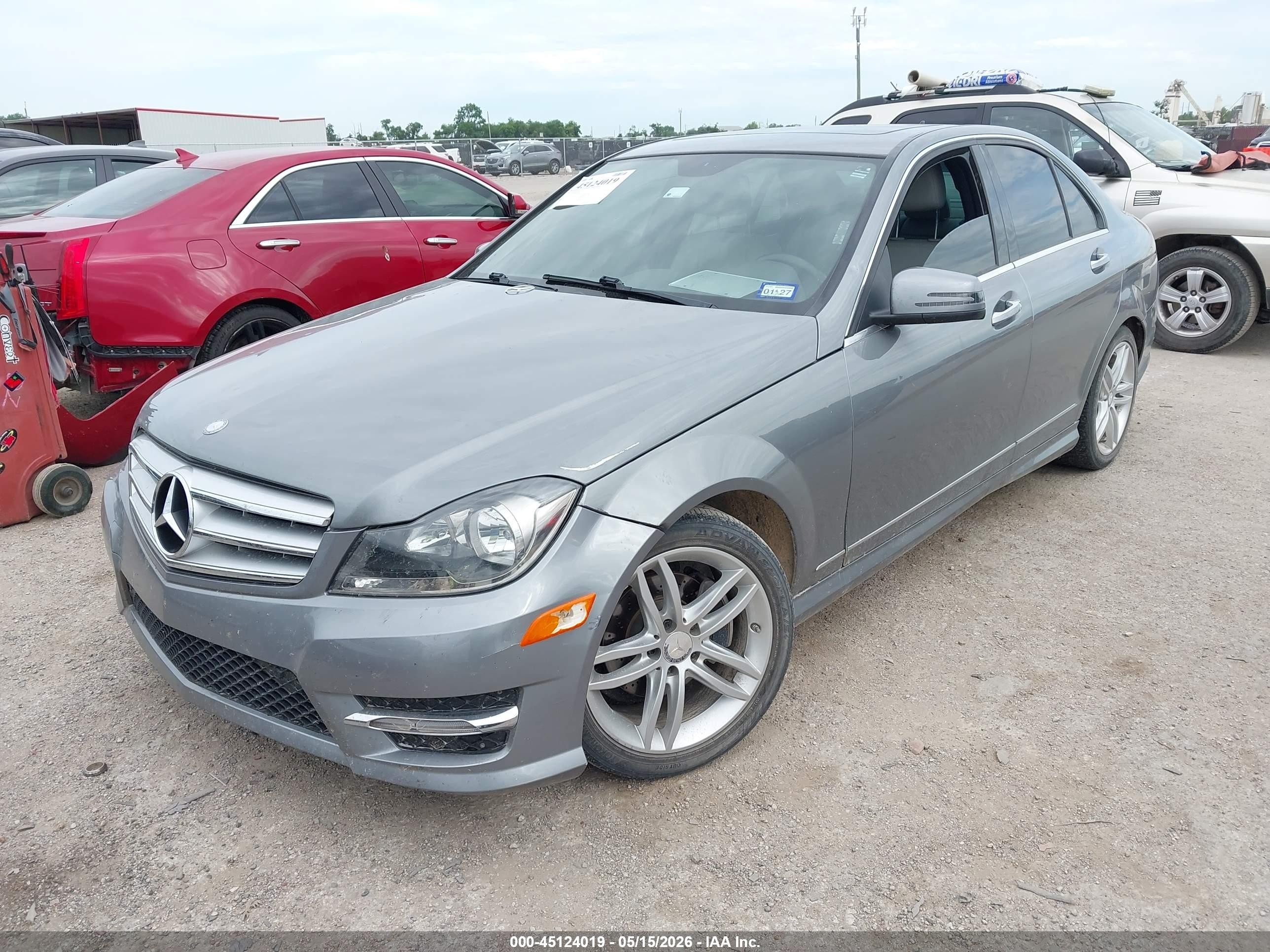 2013 Mercedes-benz C 250 Sport Серый vin: WDDGF4HB0DR292007