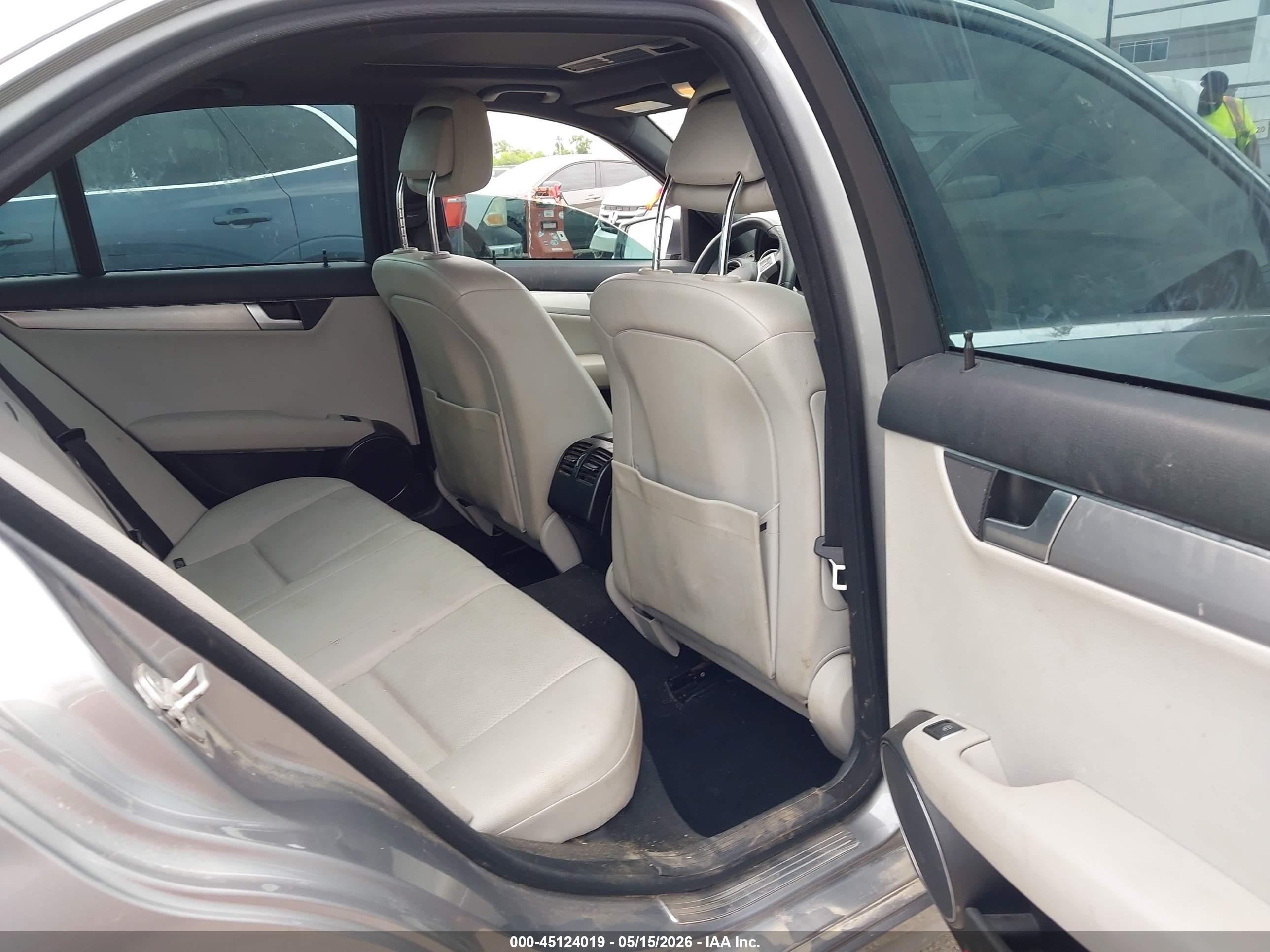 2013 Mercedes-benz C 250 Sport Серый vin: WDDGF4HB0DR292007