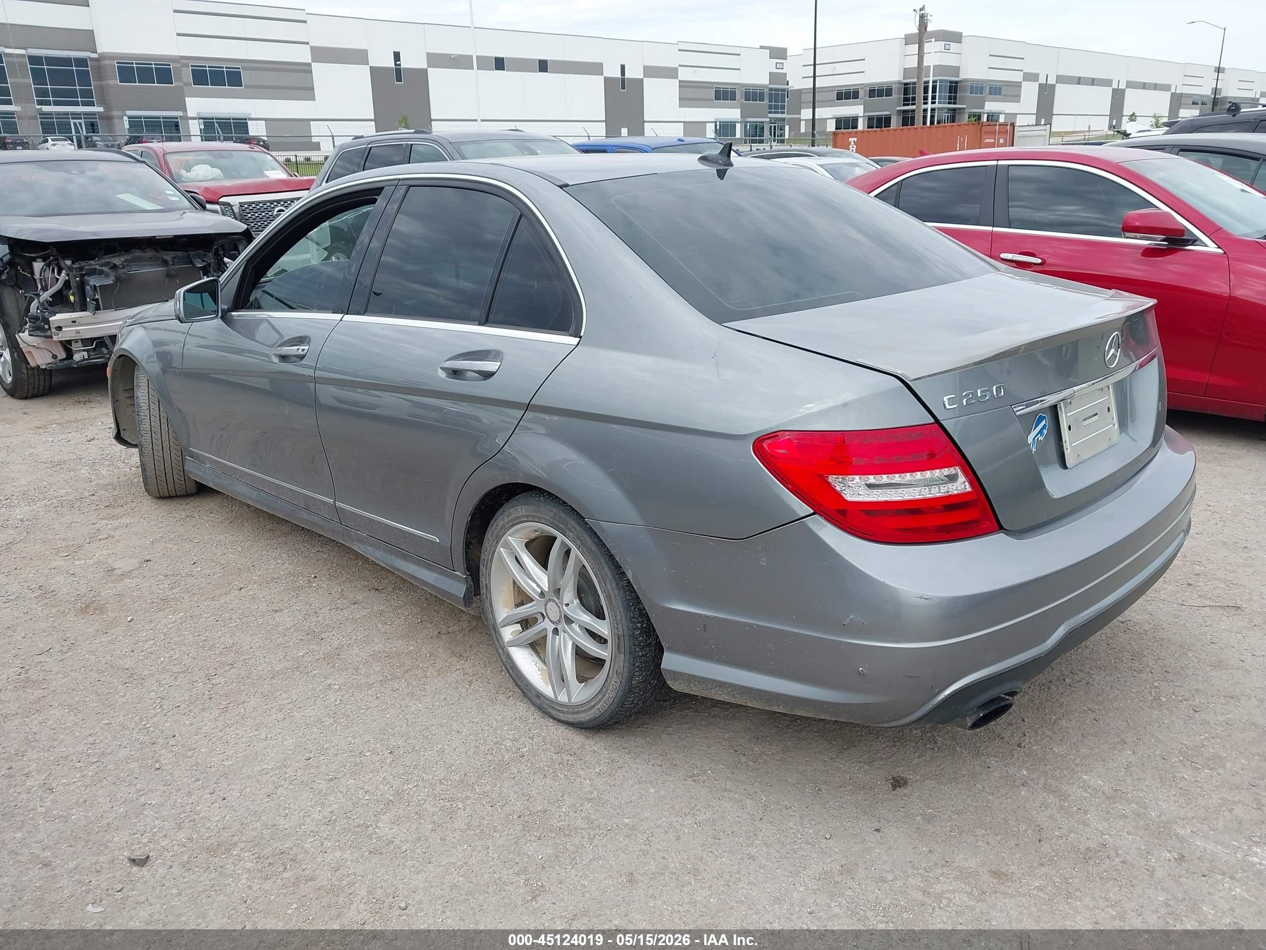 2013 Mercedes-benz C 250 Sport Серый vin: WDDGF4HB0DR292007