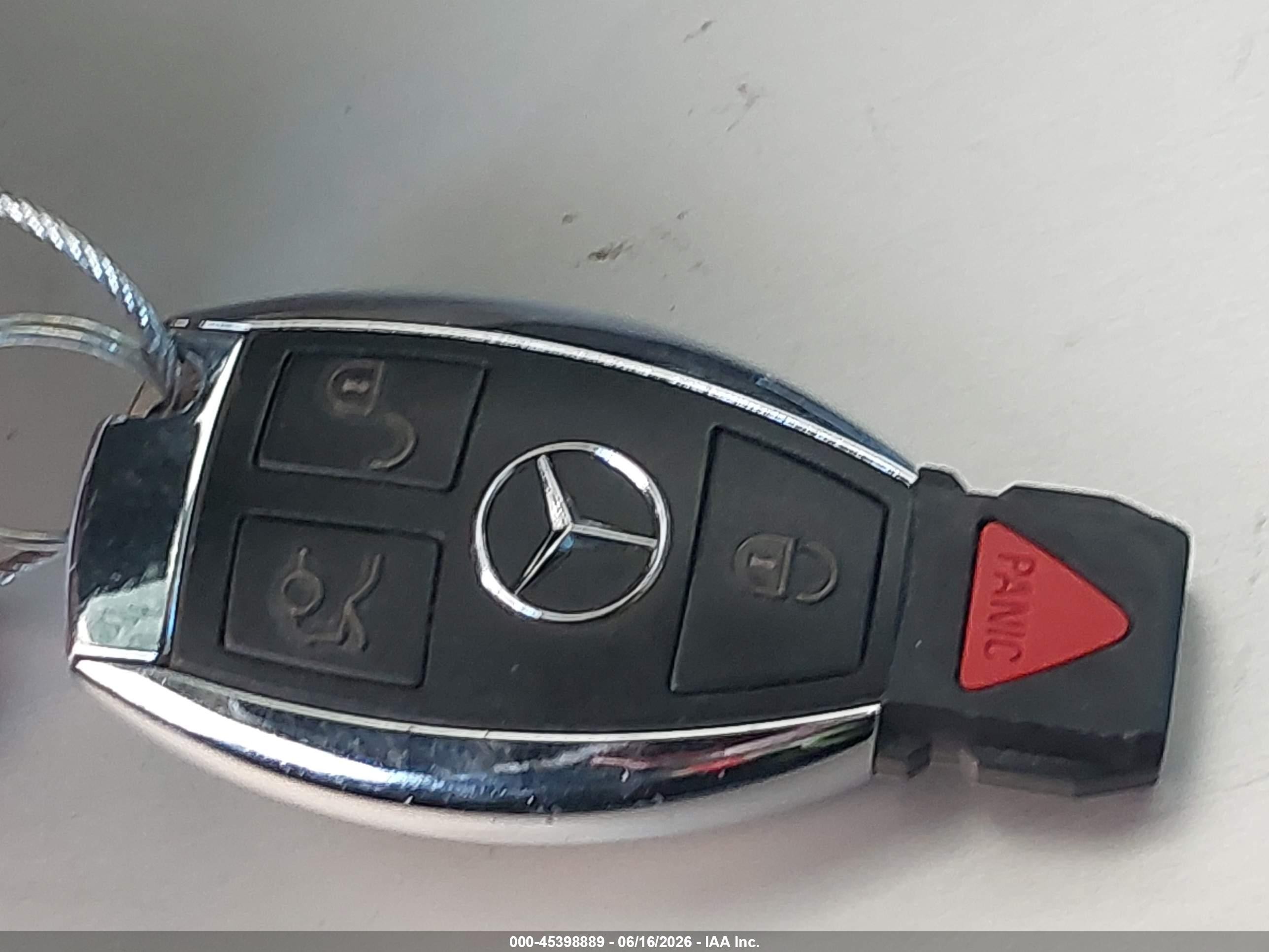 2013 Mercedes-benz C 250 Sport Черный vin: WDDGF4HB0DR295568