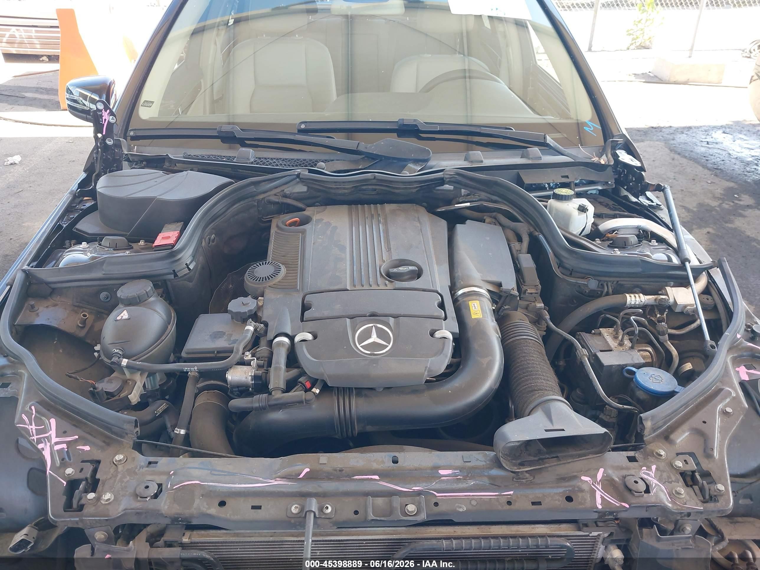 2013 Mercedes-benz C 250 Sport Черный vin: WDDGF4HB0DR295568