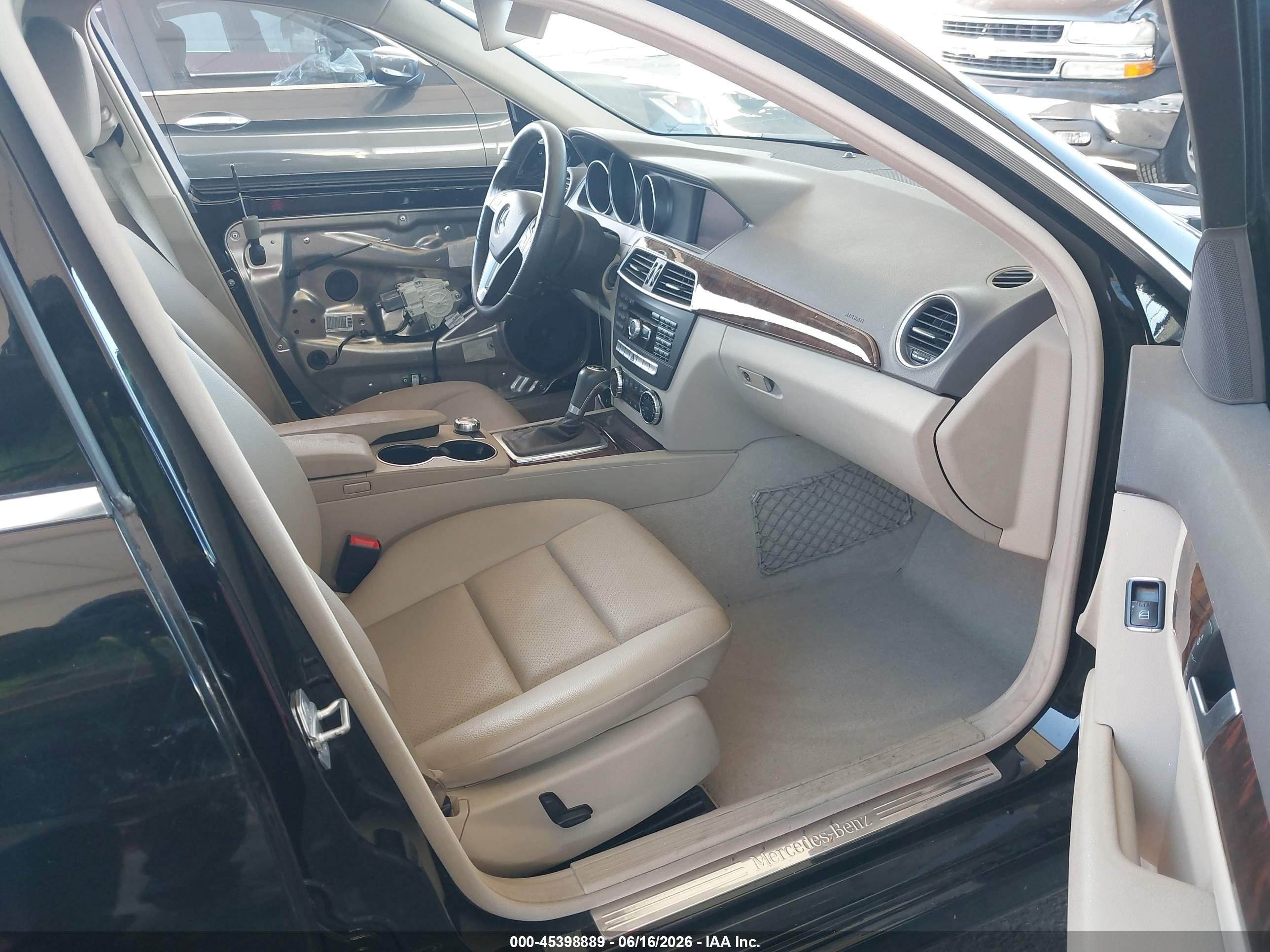 2013 Mercedes-benz C 250 Sport Черный vin: WDDGF4HB0DR295568