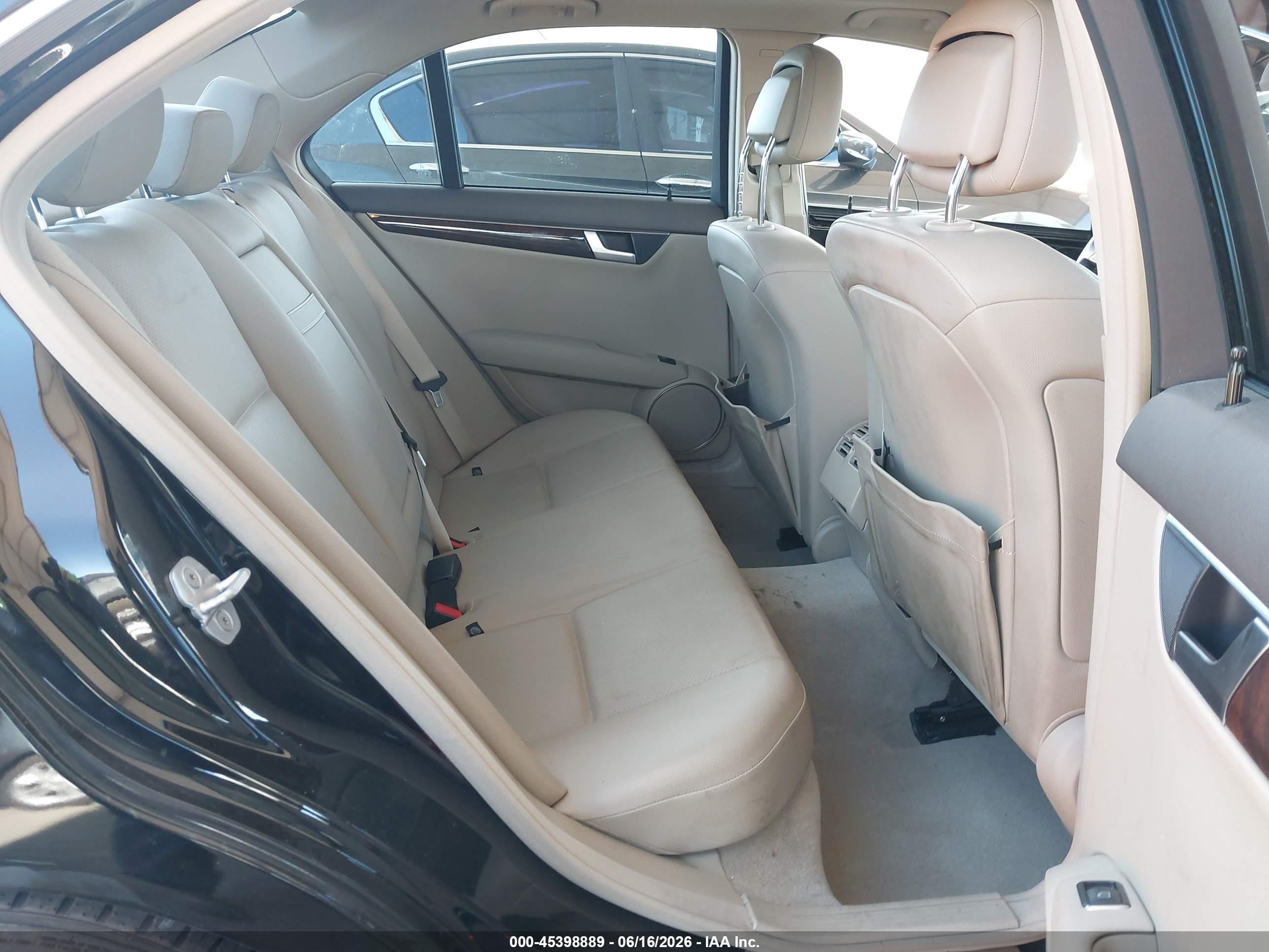 2013 Mercedes-benz C 250 Sport Черный vin: WDDGF4HB0DR295568