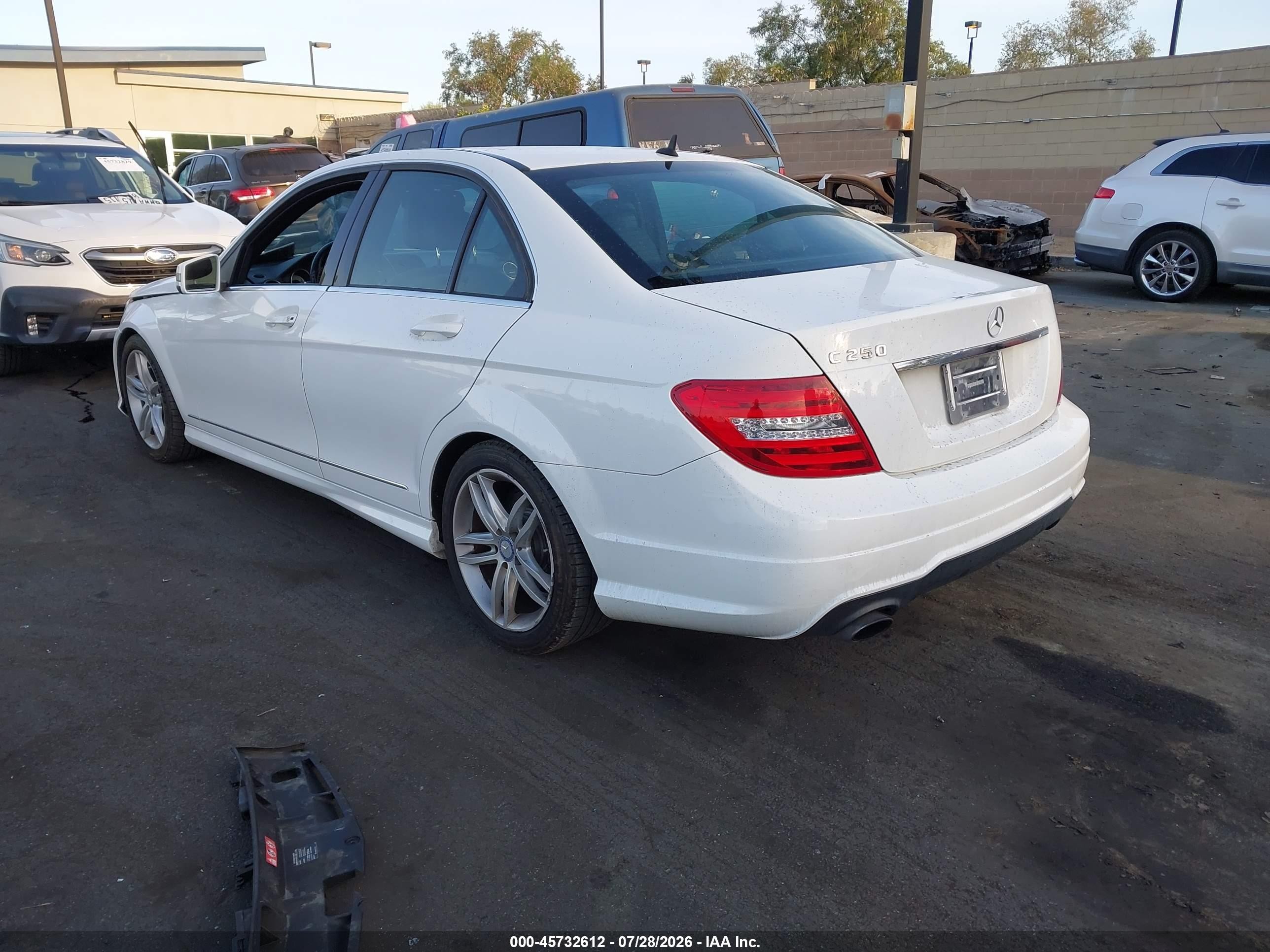 2014 Mercedes-benz C 250 Sport White vin: WDDGF4HB0EA914461