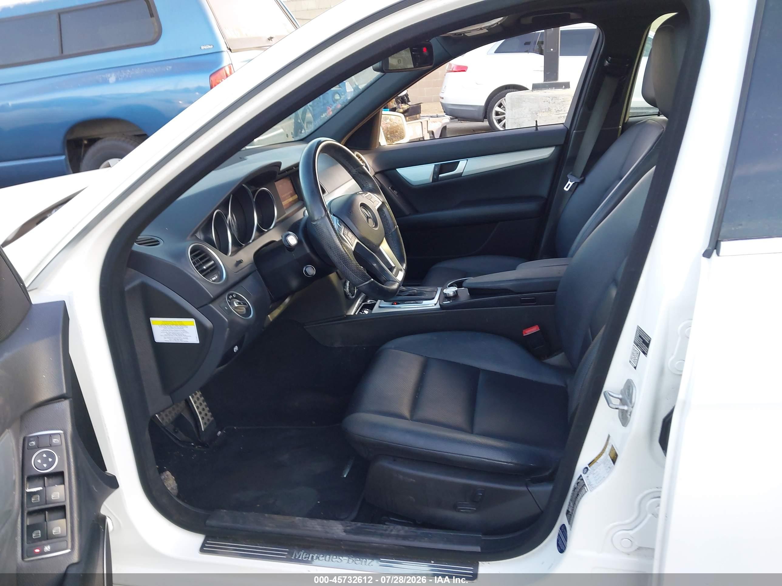 2014 Mercedes-benz C 250 Sport White vin: WDDGF4HB0EA914461