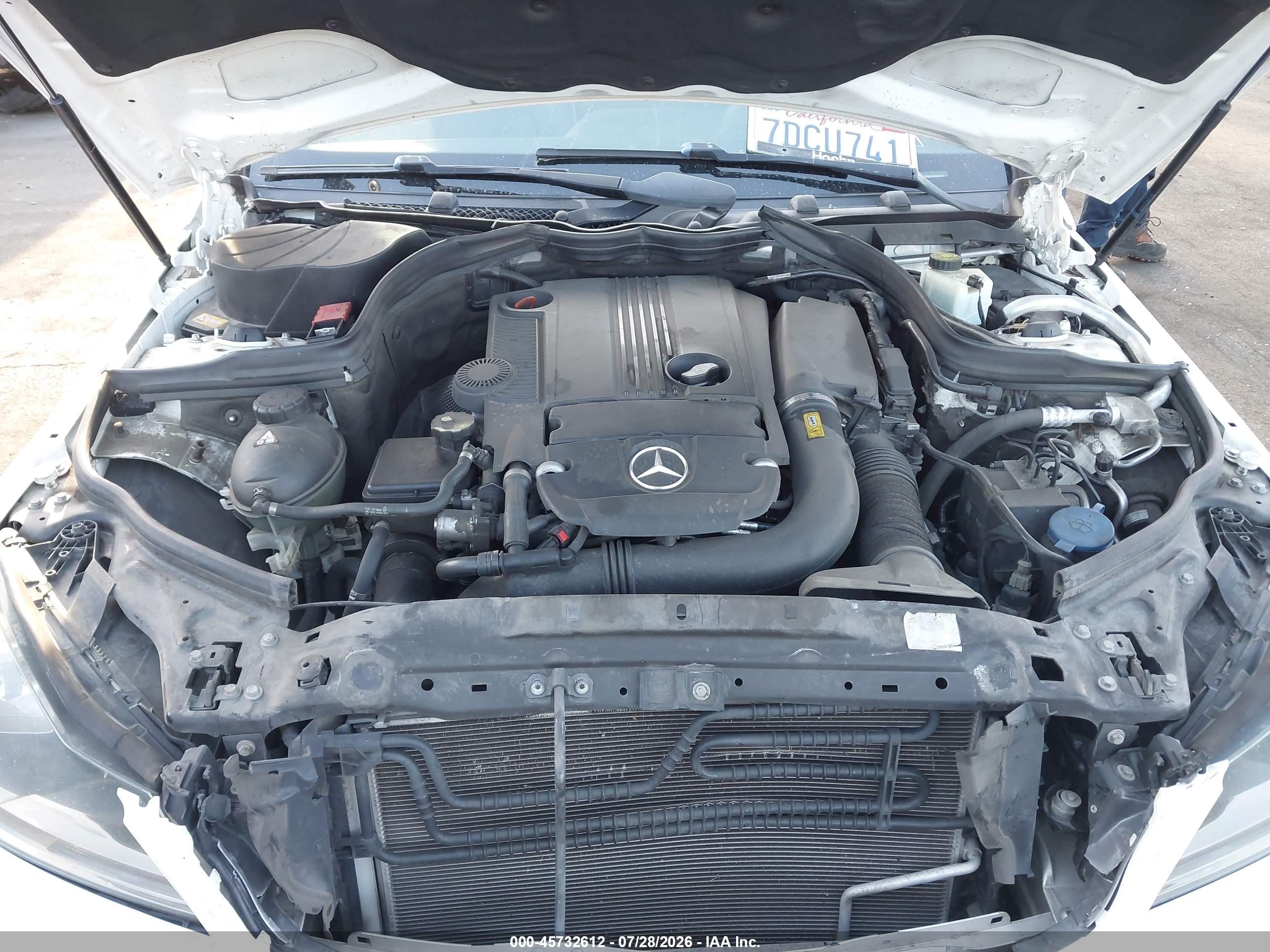 2014 Mercedes-benz C 250 Sport White vin: WDDGF4HB0EA914461