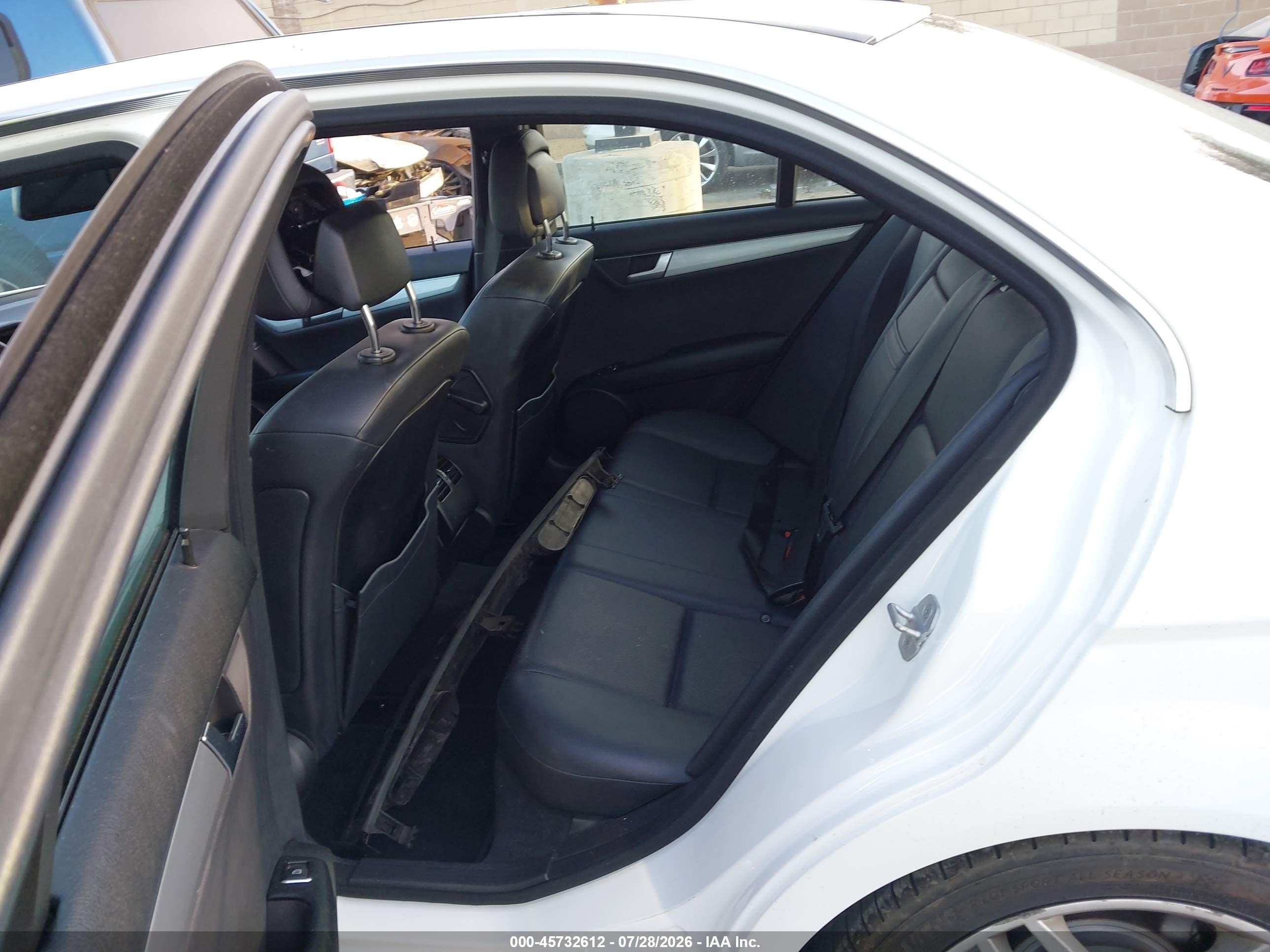2014 Mercedes-benz C 250 Sport White vin: WDDGF4HB0EA914461