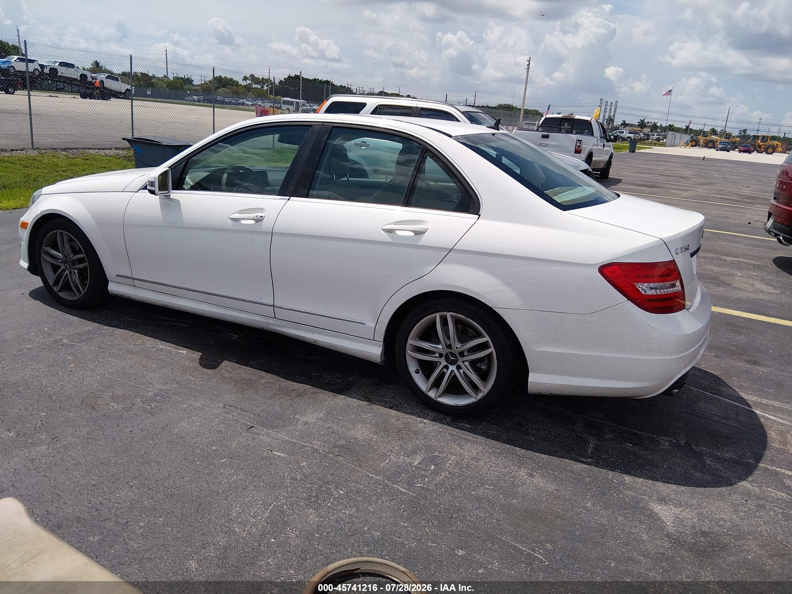 2014 Mercedes-benz C 250 Sport White vin: WDDGF4HB0EA937271