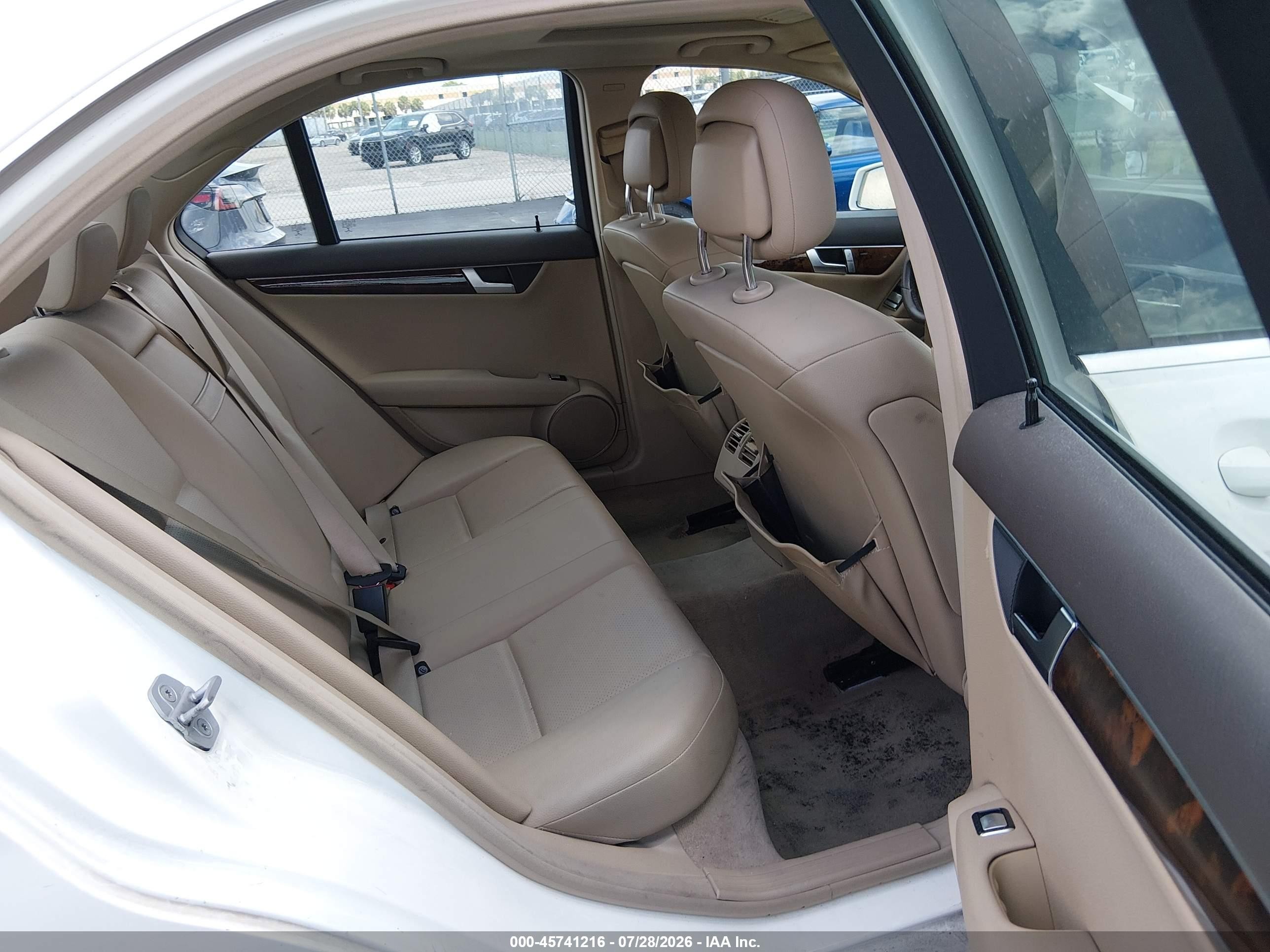 2014 Mercedes-benz C 250 Sport White vin: WDDGF4HB0EA937271