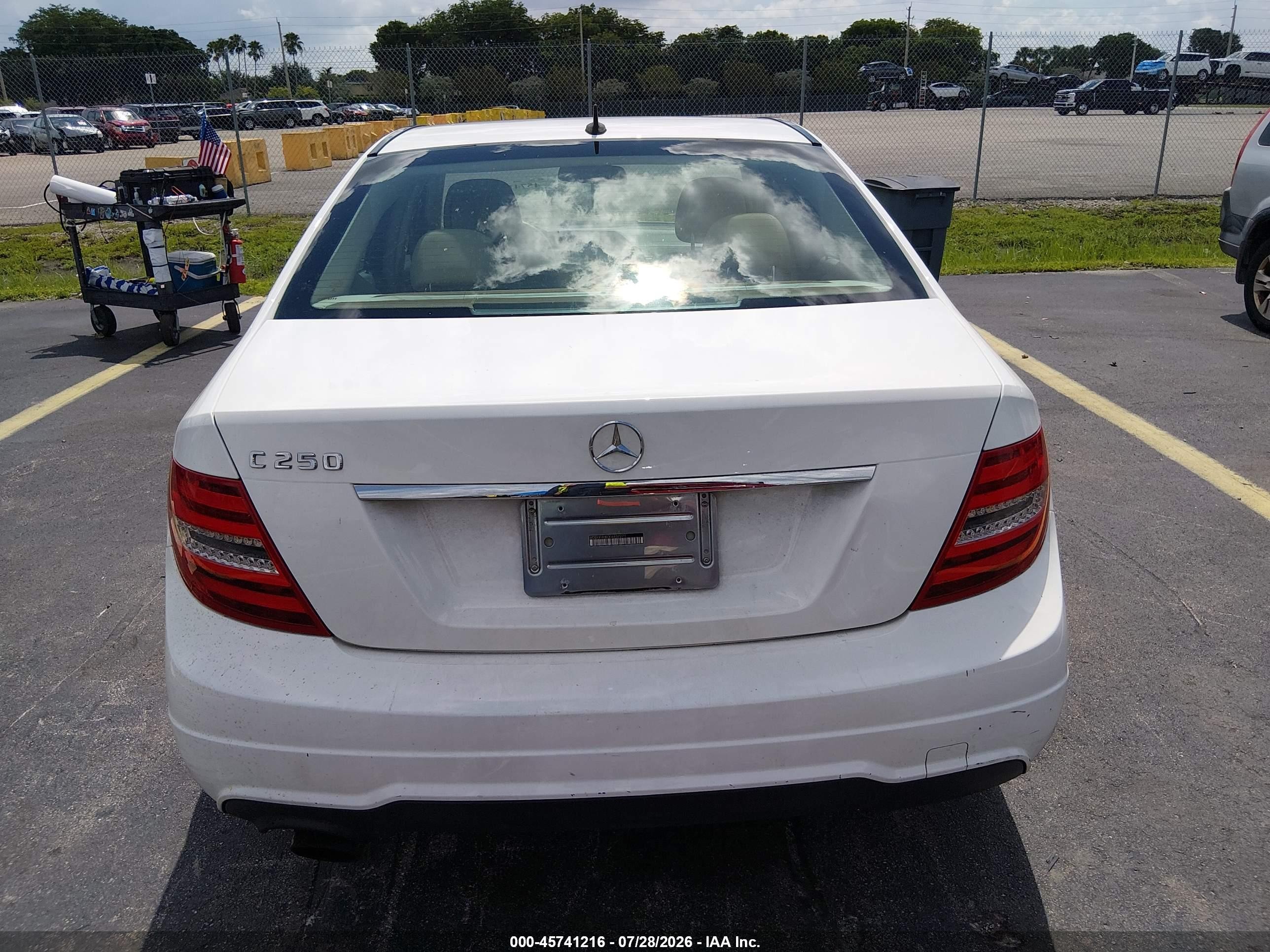 2014 Mercedes-benz C 250 Sport White vin: WDDGF4HB0EA937271