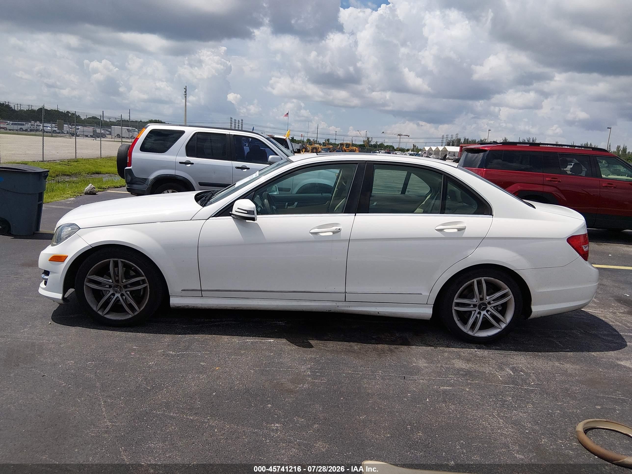 2014 Mercedes-benz C 250 Sport White vin: WDDGF4HB0EA937271