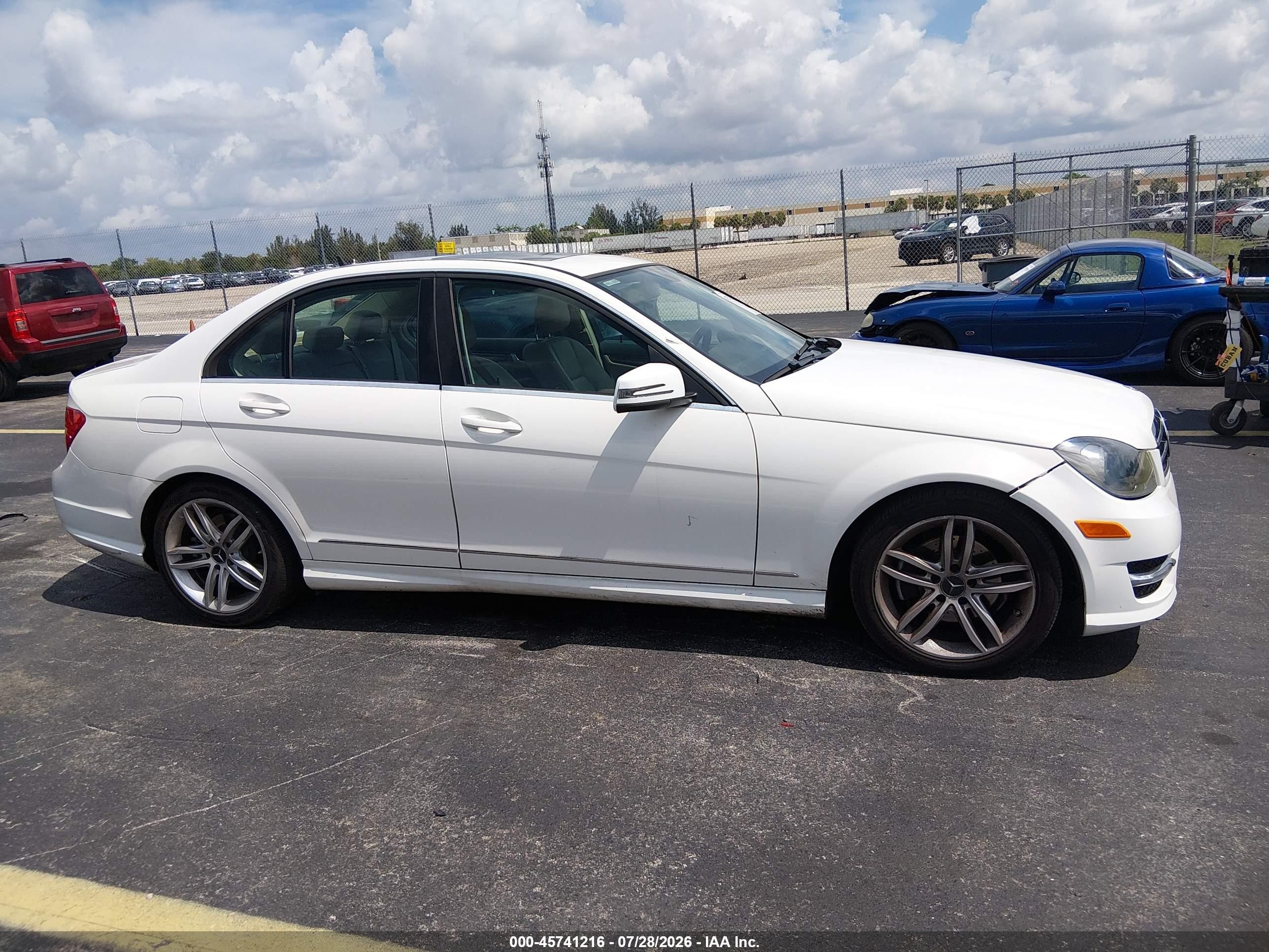 2014 Mercedes-benz C 250 Sport White vin: WDDGF4HB0EA937271