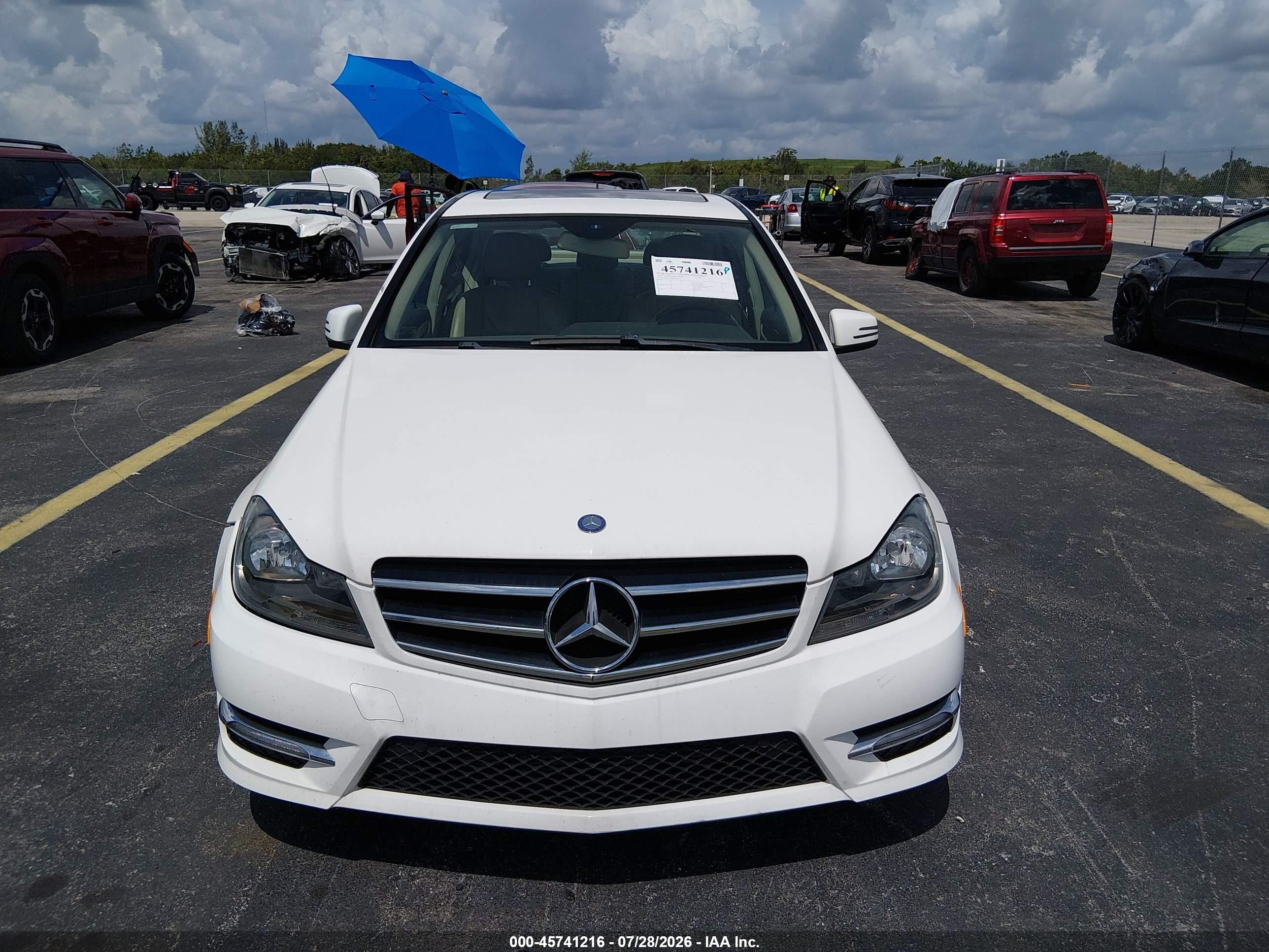 2014 Mercedes-benz C 250 Sport White vin: WDDGF4HB0EA937271