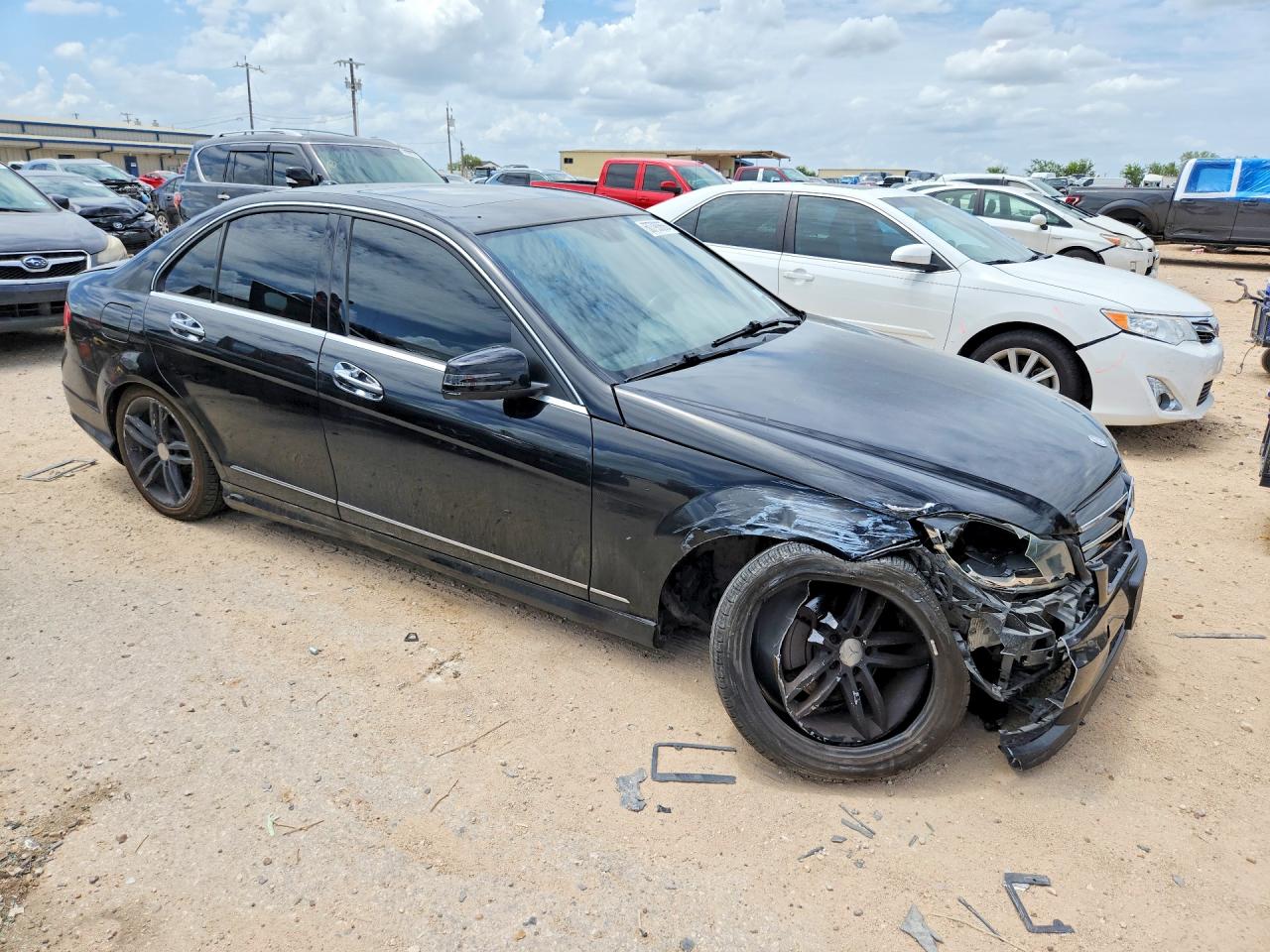 2014 Mercedes-benz C 250 Черный vin: WDDGF4HB0EA937920