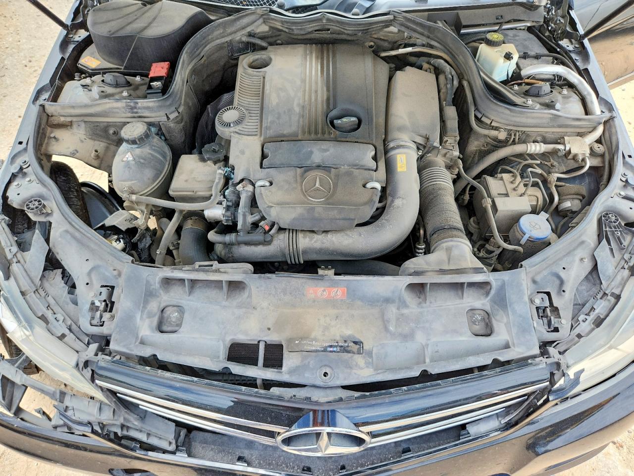 2014 Mercedes-benz C 250 Черный vin: WDDGF4HB0EA937920