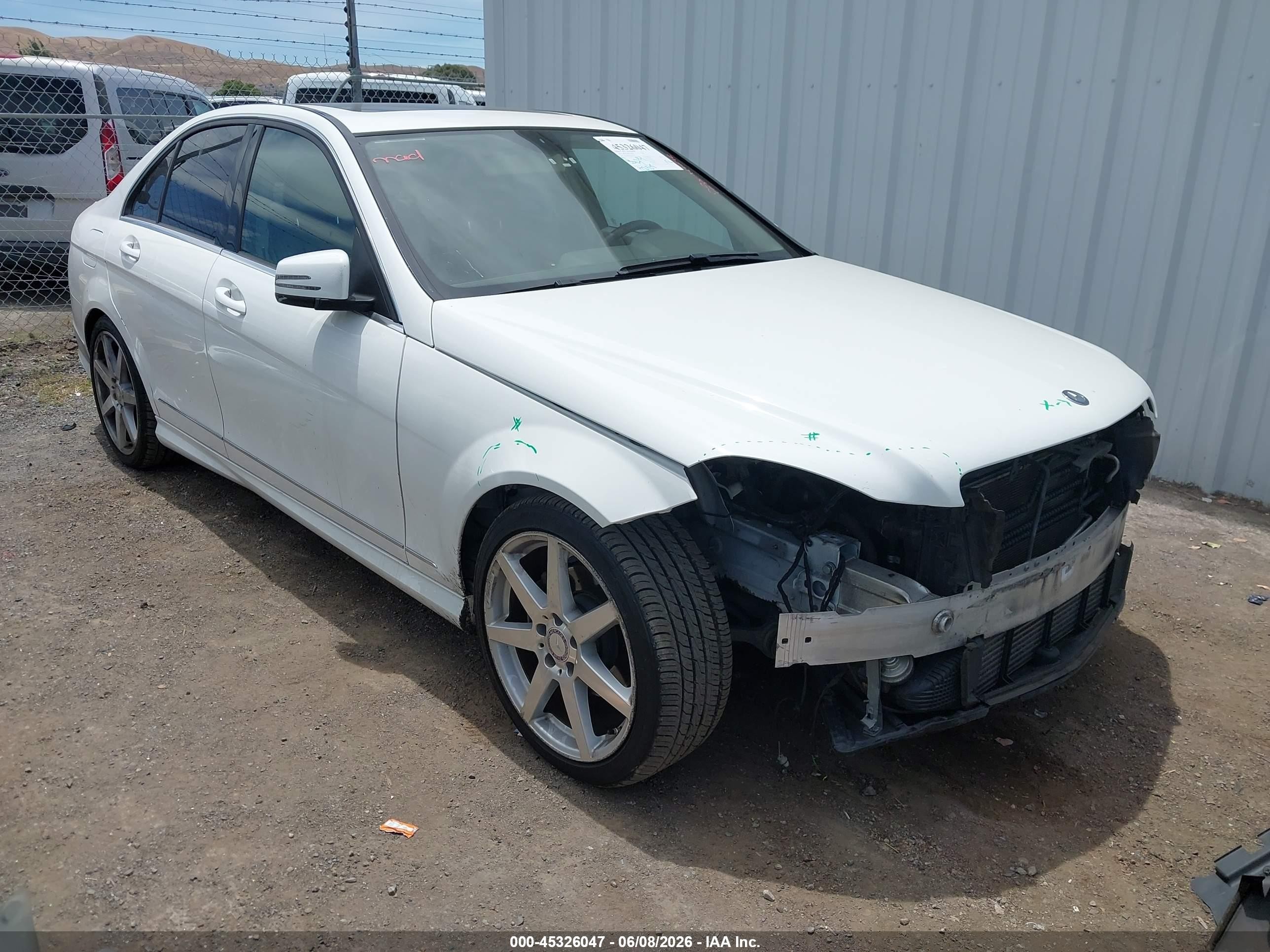2014 Mercedes-benz C 250 Sport White vin: WDDGF4HB0EA943104