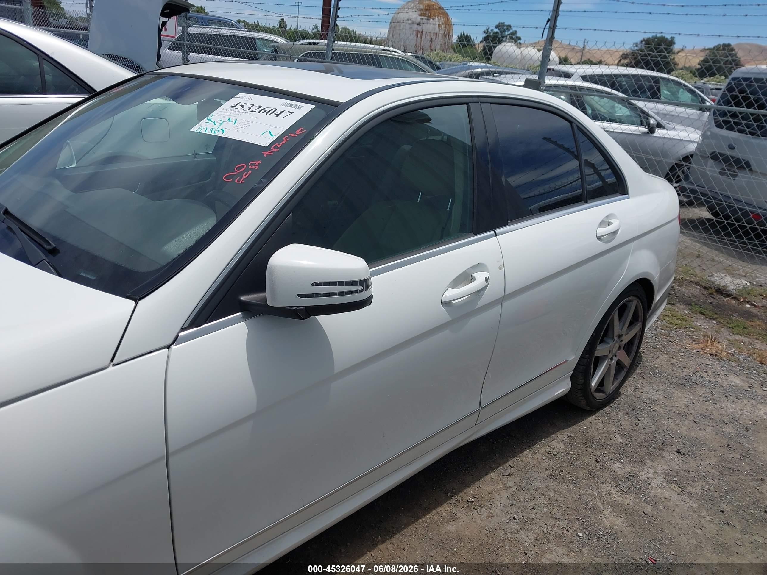 2014 Mercedes-benz C 250 Sport White vin: WDDGF4HB0EA943104