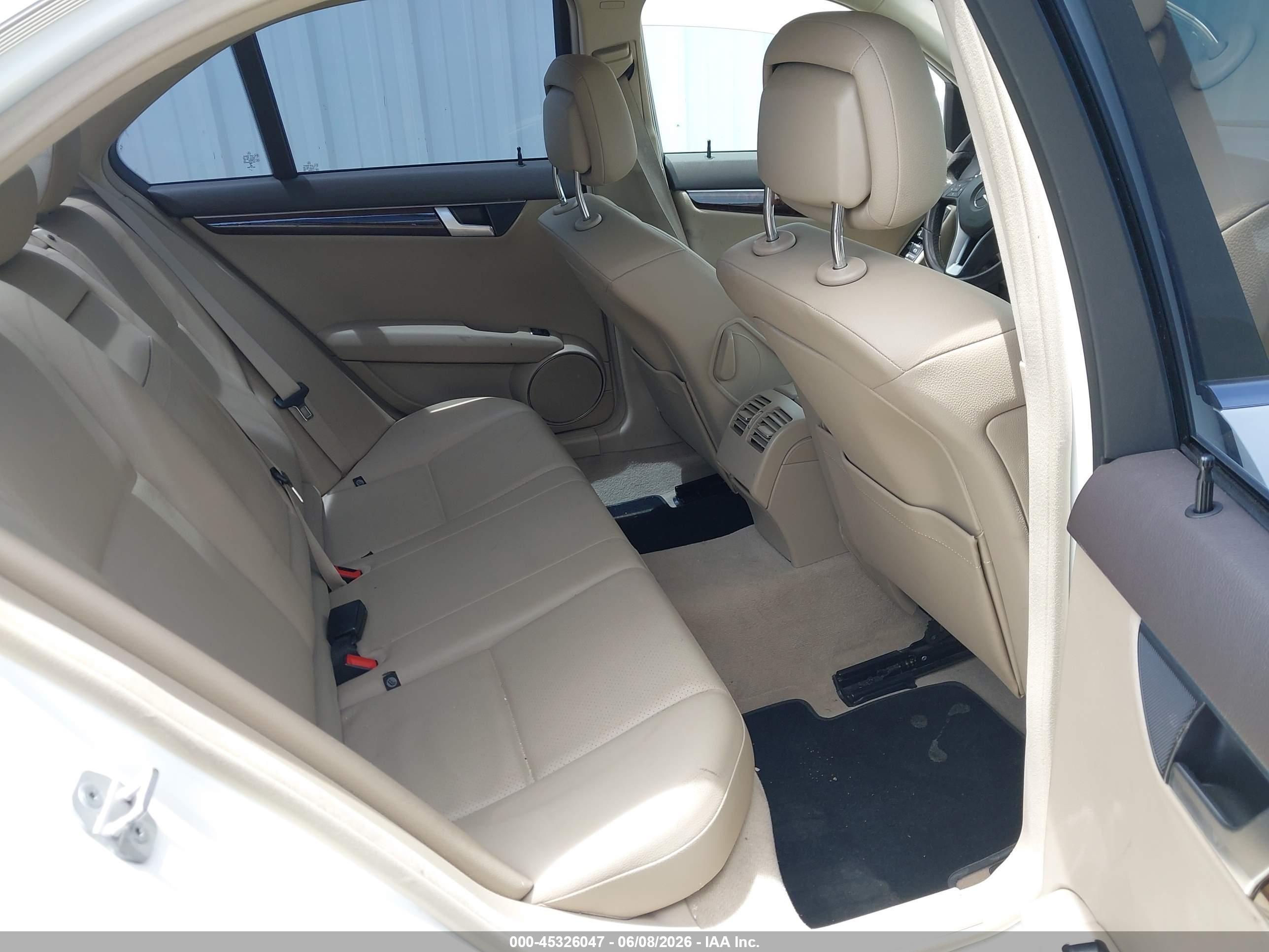 2014 Mercedes-benz C 250 Sport White vin: WDDGF4HB0EA943104