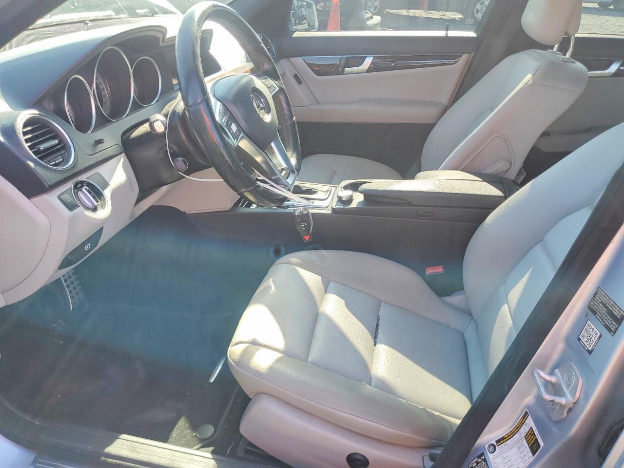 2014 Mercedes-benz C 250 Silver vin: WDDGF4HB0EA948092