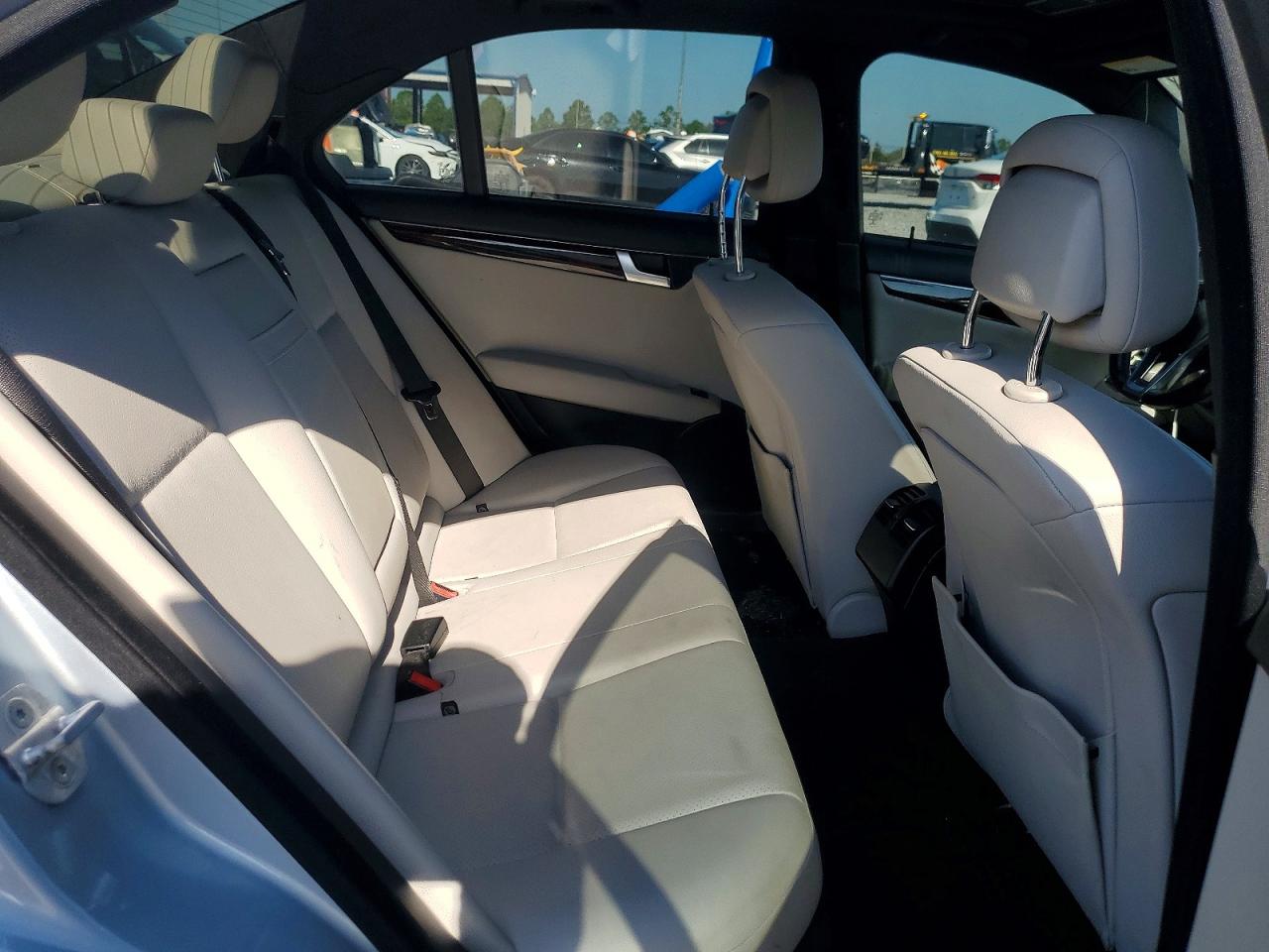 2014 Mercedes-benz C 250 Silver vin: WDDGF4HB0EA948092
