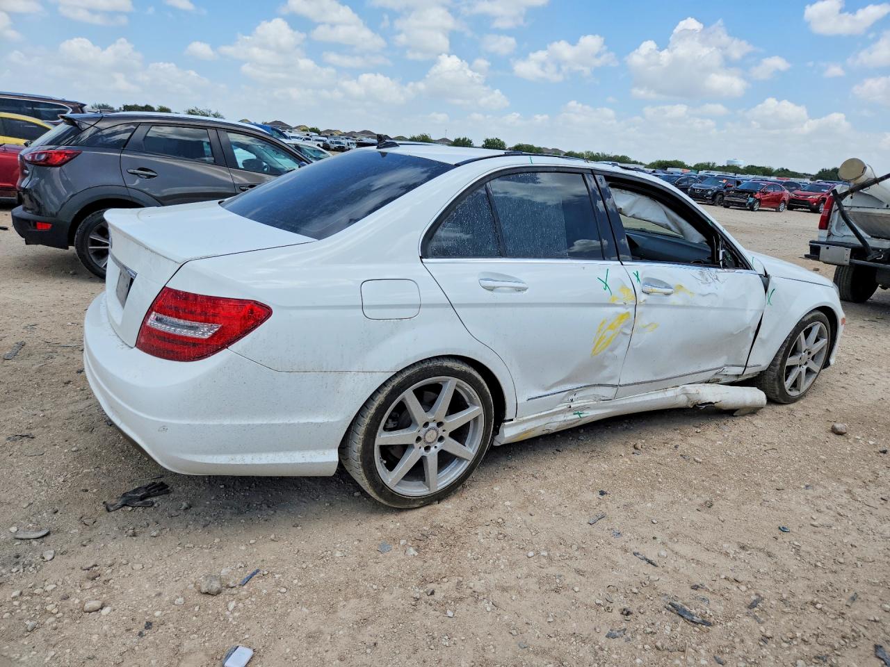 2014 Mercedes-benz C 250 White vin: WDDGF4HB0EA957746