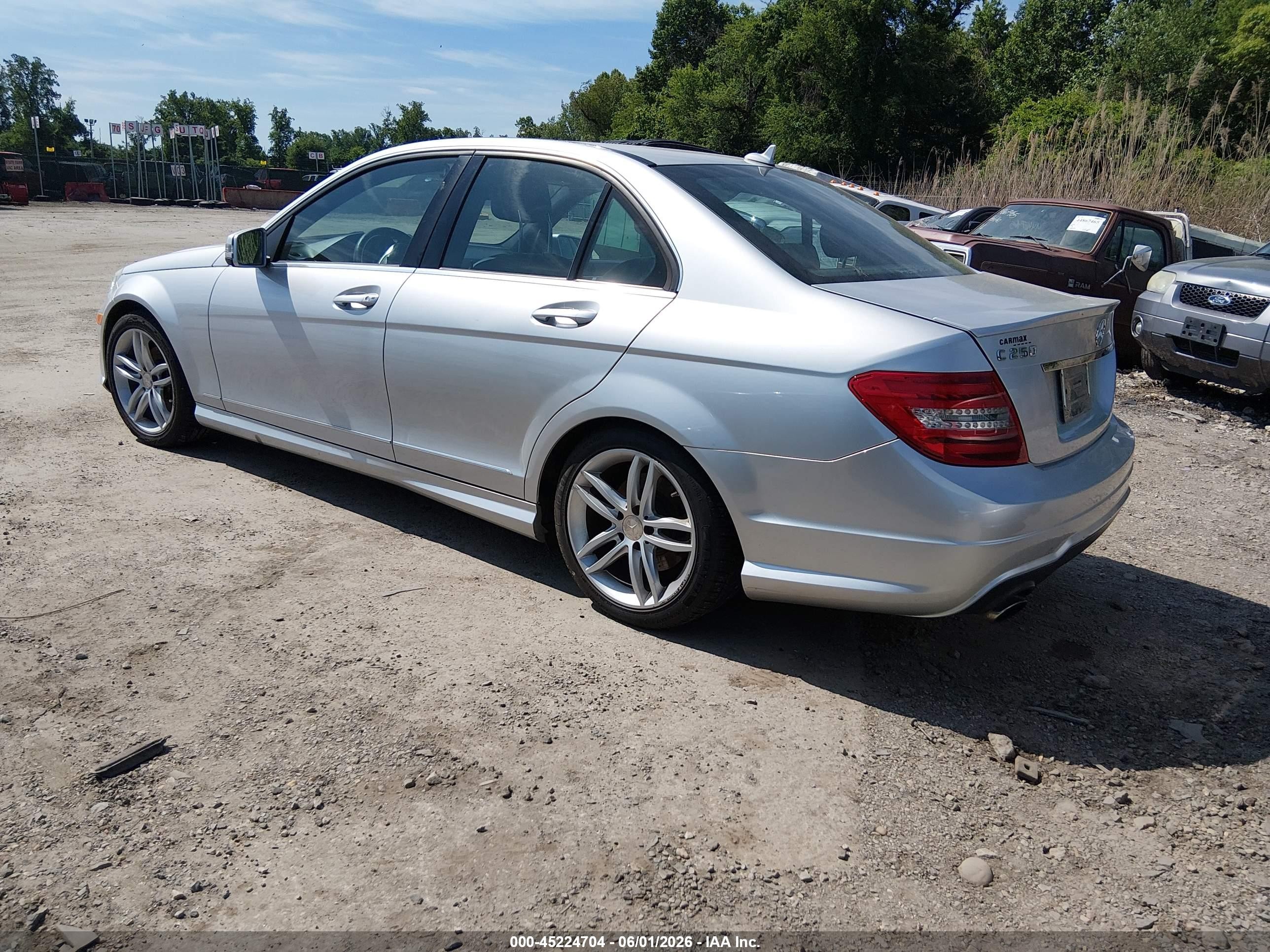 2014 Mercedes-benz C 250 Sport White vin: WDDGF4HB0EG223394
