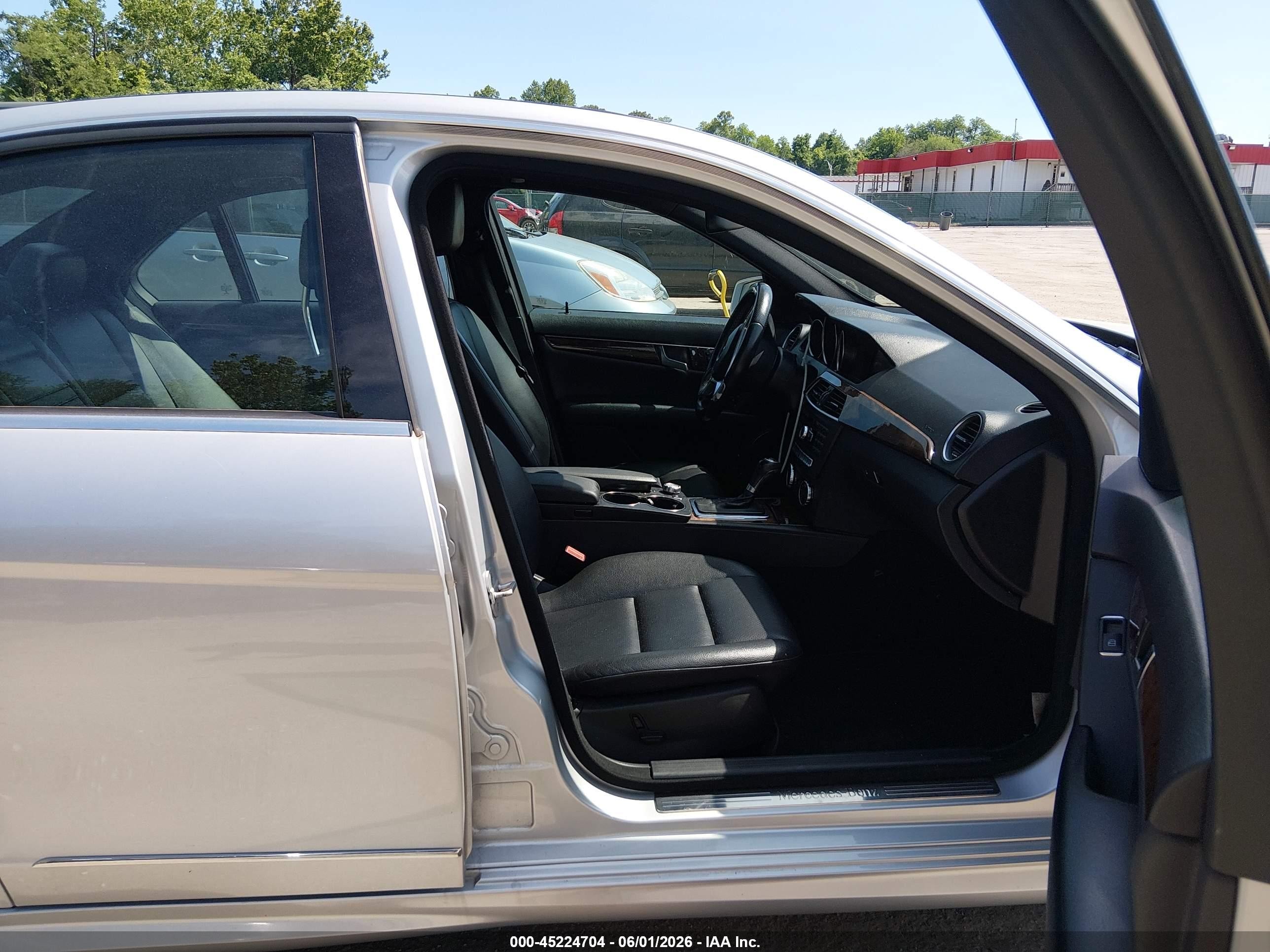 2014 Mercedes-benz C 250 Sport White vin: WDDGF4HB0EG223394