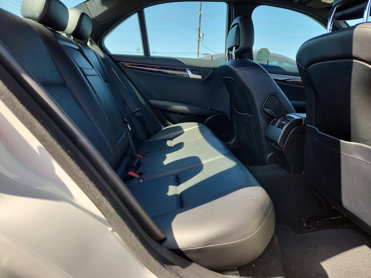 2014 Mercedes-benz C 250 White vin: WDDGF4HB0EG242799
