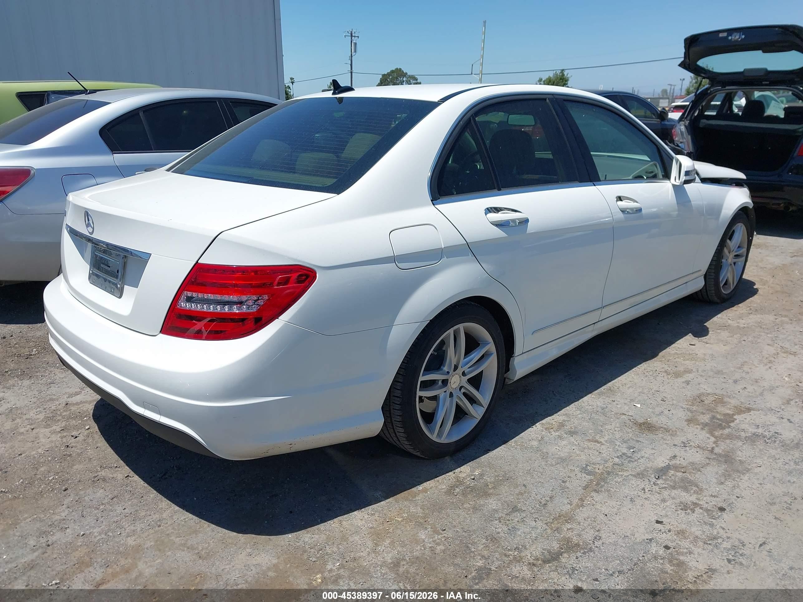 2014 Mercedes-benz C 250 Sport White vin: WDDGF4HB0EG245184
