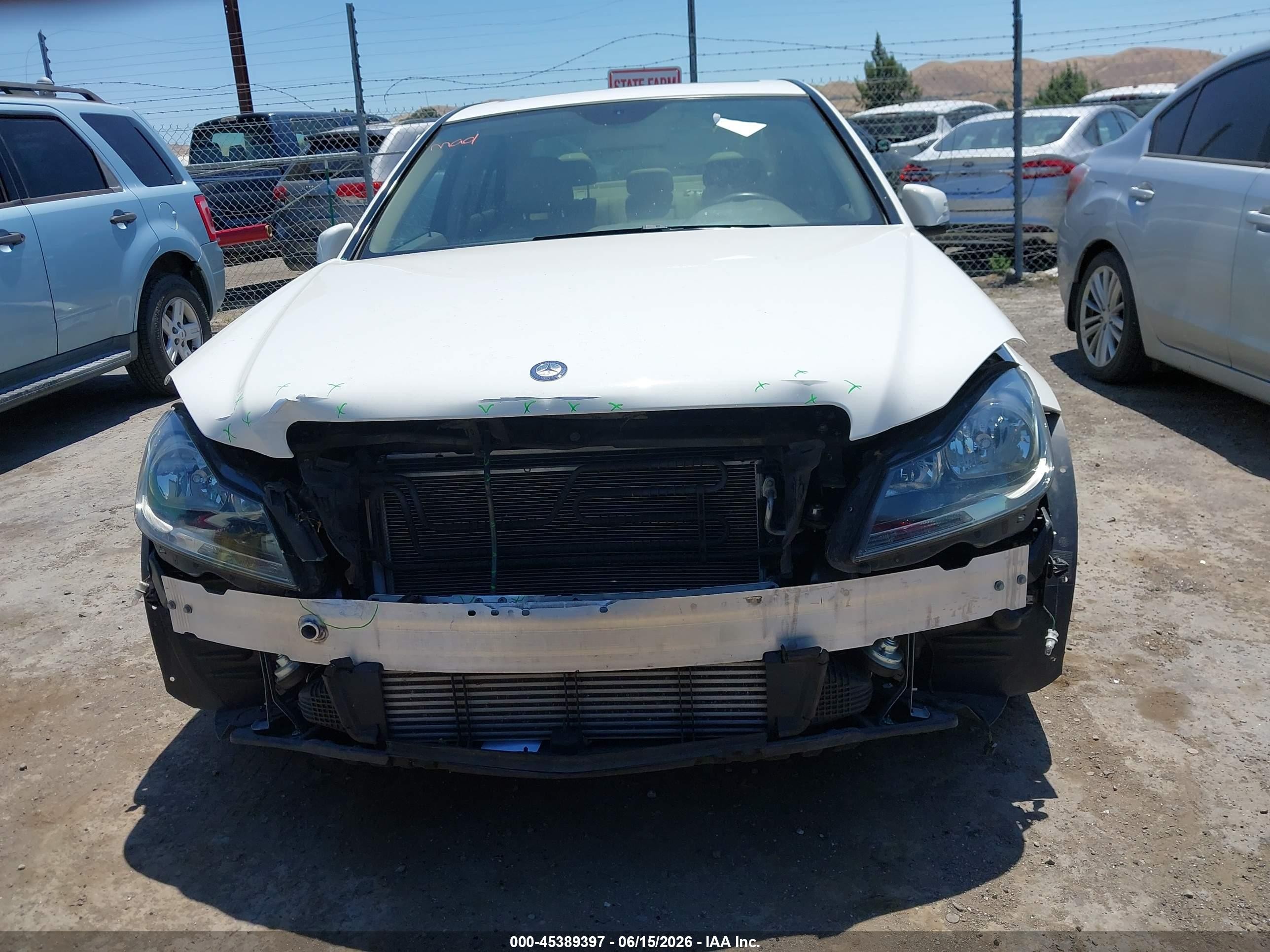 2014 Mercedes-benz C 250 Sport White vin: WDDGF4HB0EG245184