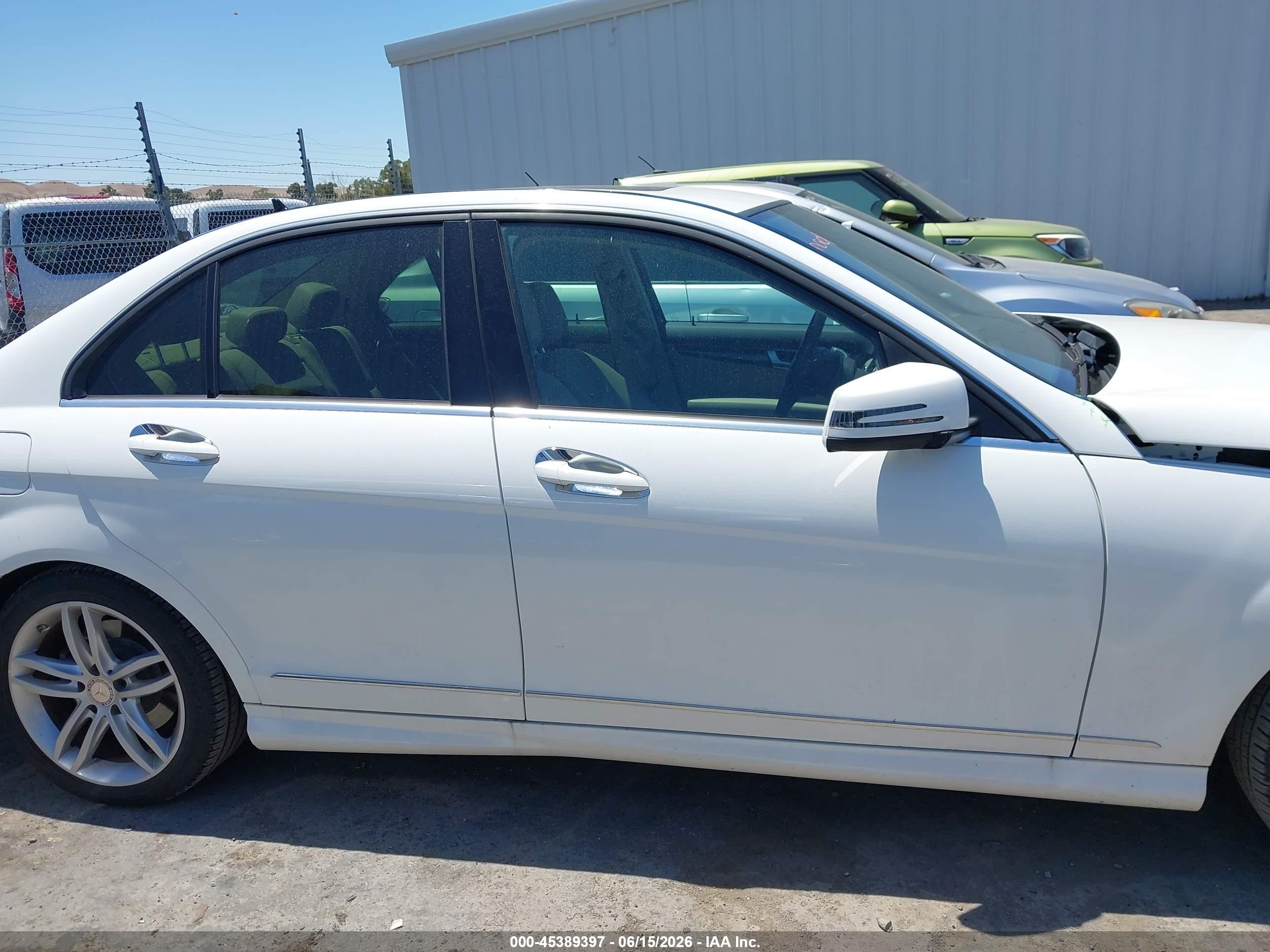 2014 Mercedes-benz C 250 Sport White vin: WDDGF4HB0EG245184
