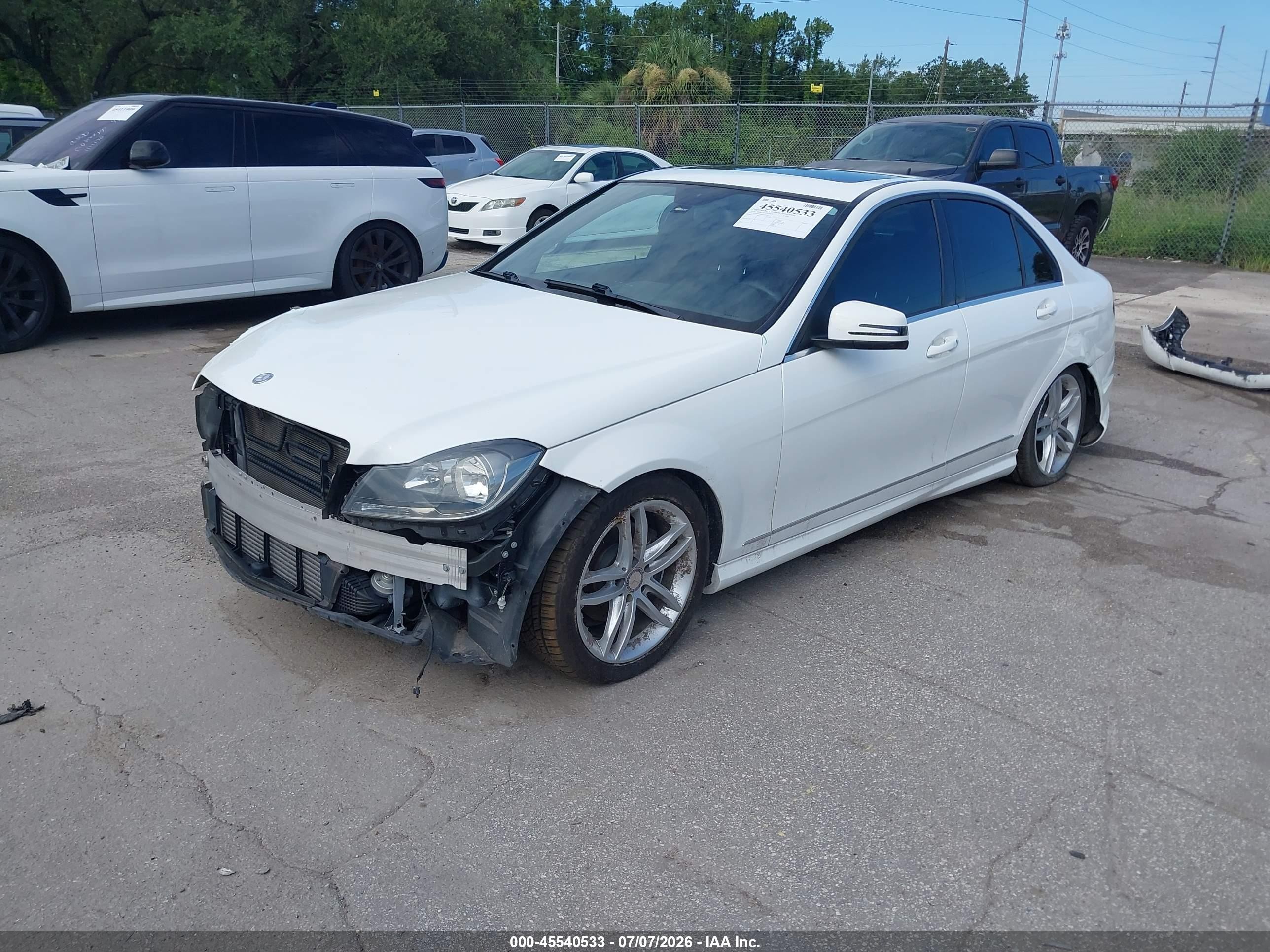 2014 Mercedes-benz C 250 Sport White vin: WDDGF4HB0EG253687