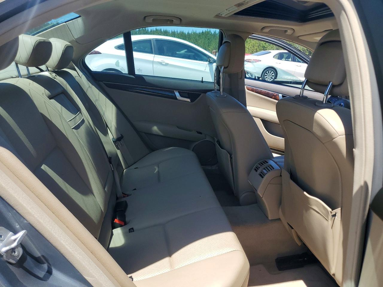 2014 Mercedes-benz C 250 Silver vin: WDDGF4HB0ER306036