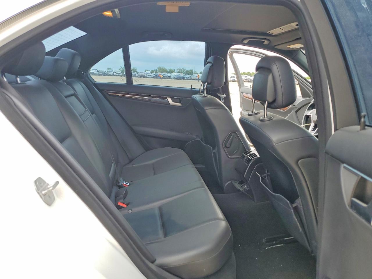 2014 Mercedes-benz C 250 White vin: WDDGF4HB0ER313195
