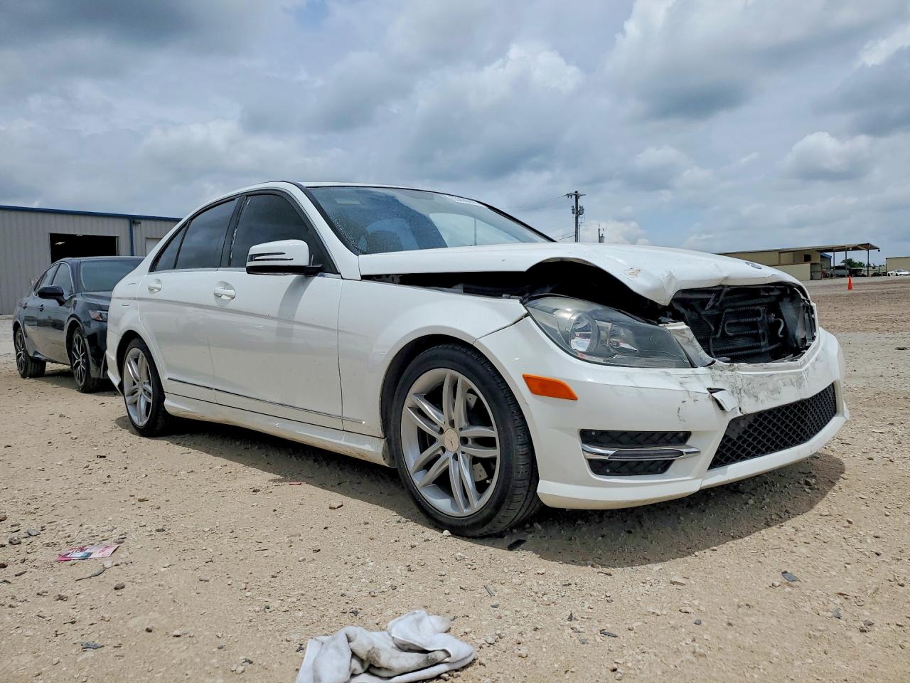 2014 Mercedes-benz C 250 White vin: WDDGF4HB0ER313195