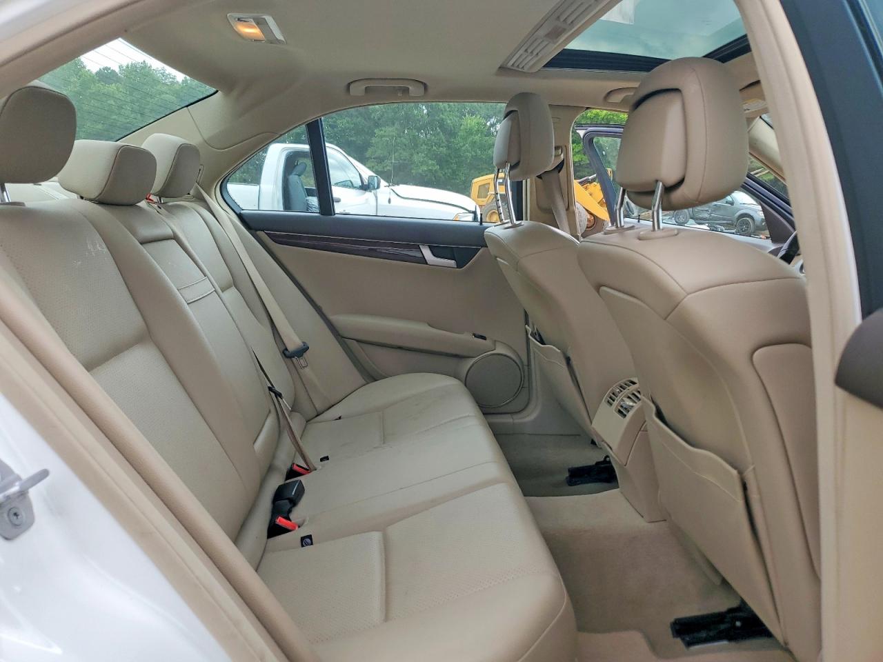 2014 Mercedes-benz C 250 White vin: WDDGF4HB0ER315156