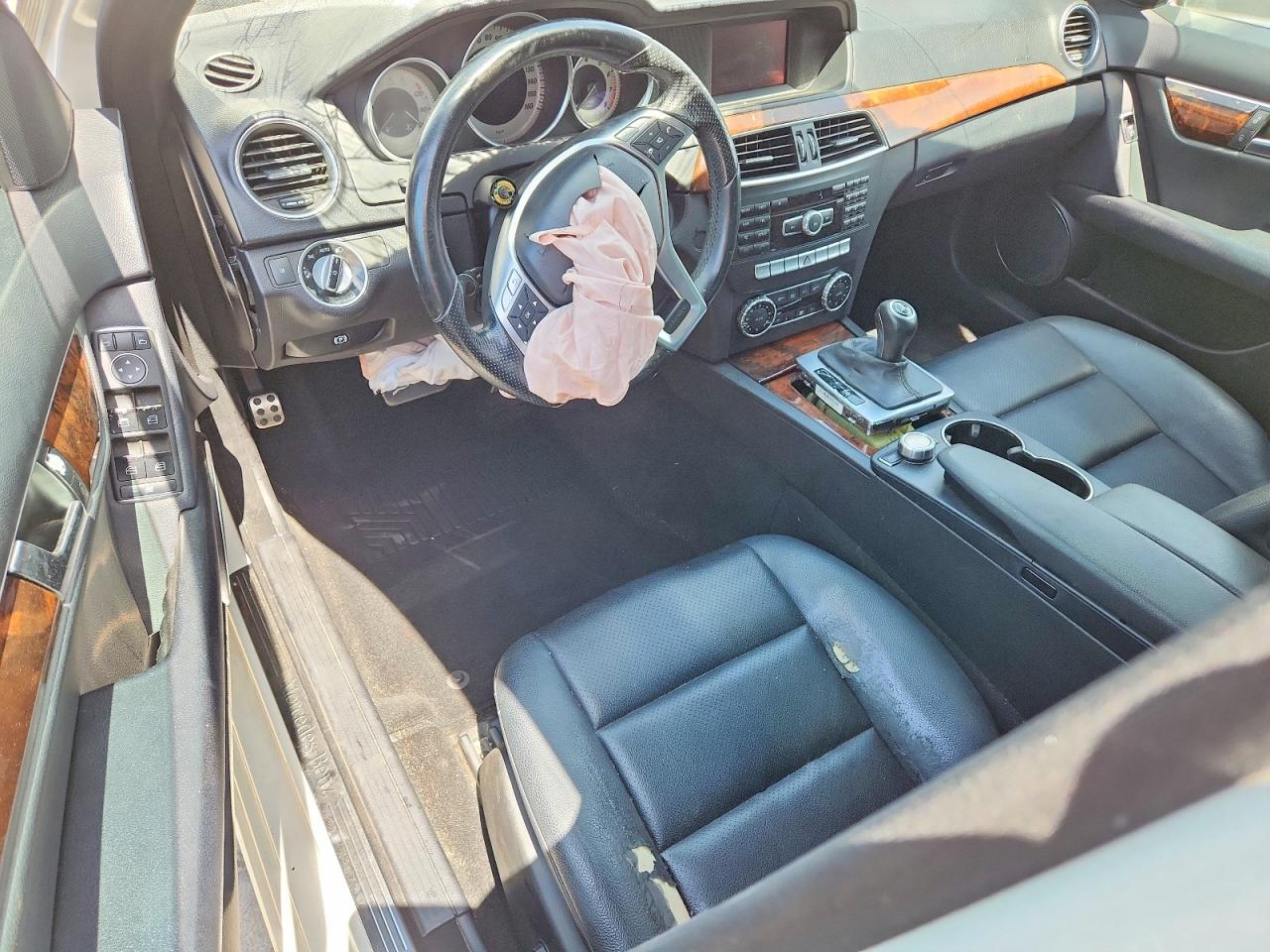 2014 Mercedes-benz C 250 White vin: WDDGF4HB0ER320390