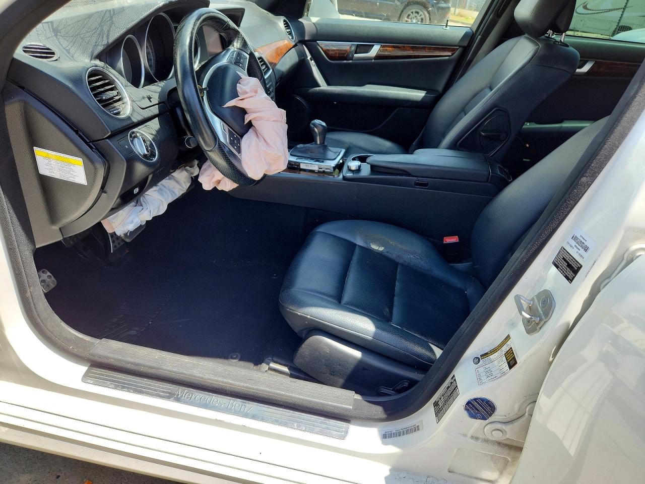 2014 Mercedes-benz C 250 White vin: WDDGF4HB0ER320390