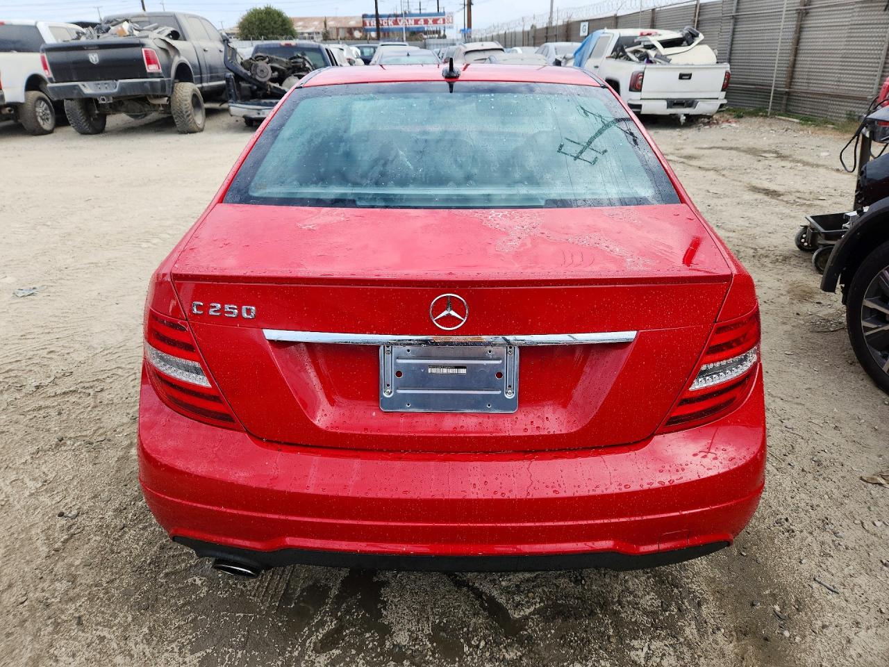 2012 Mercedes-benz C 250 Red vin: WDDGF4HB1CA606521