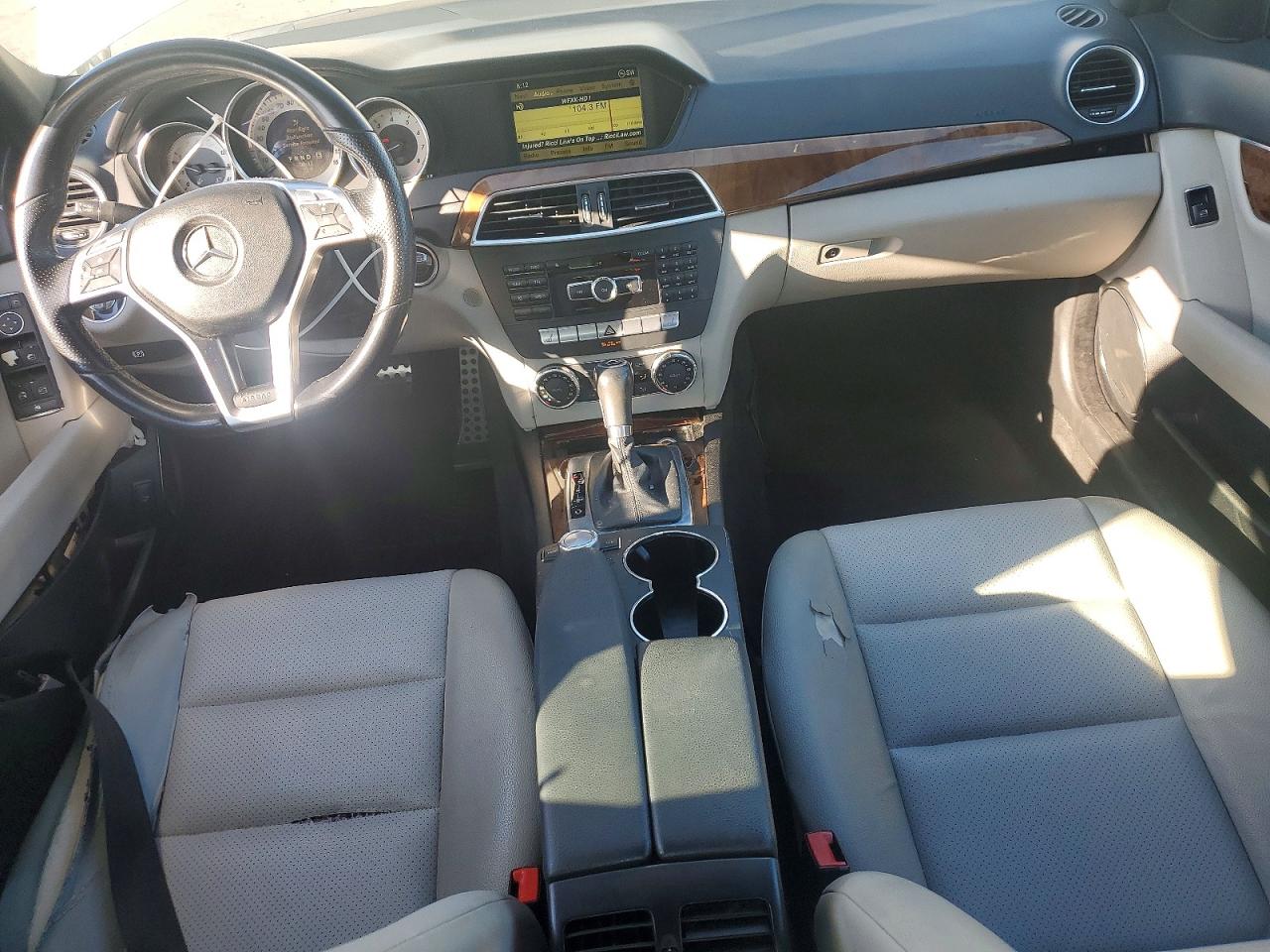 2012 Mercedes-benz C 250 White vin: WDDGF4HB1CA621942