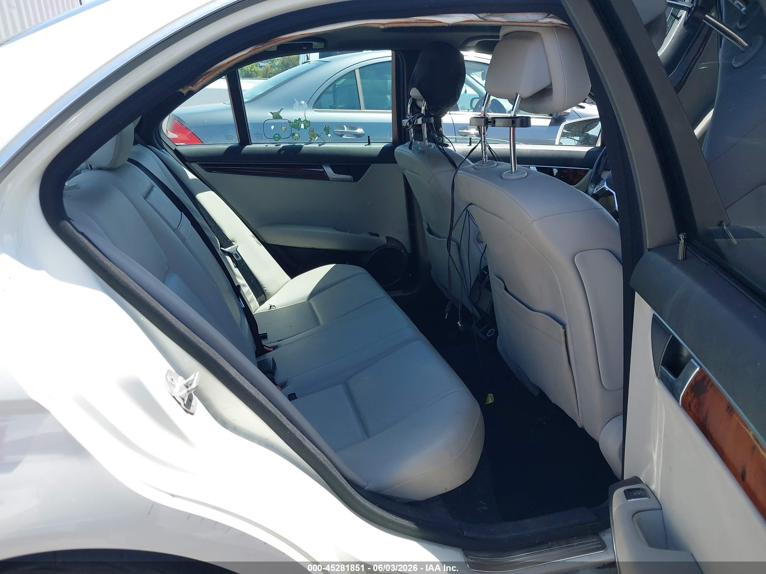 2012 Mercedes-benz C 250 Sport Белый vin: WDDGF4HB1CR200806