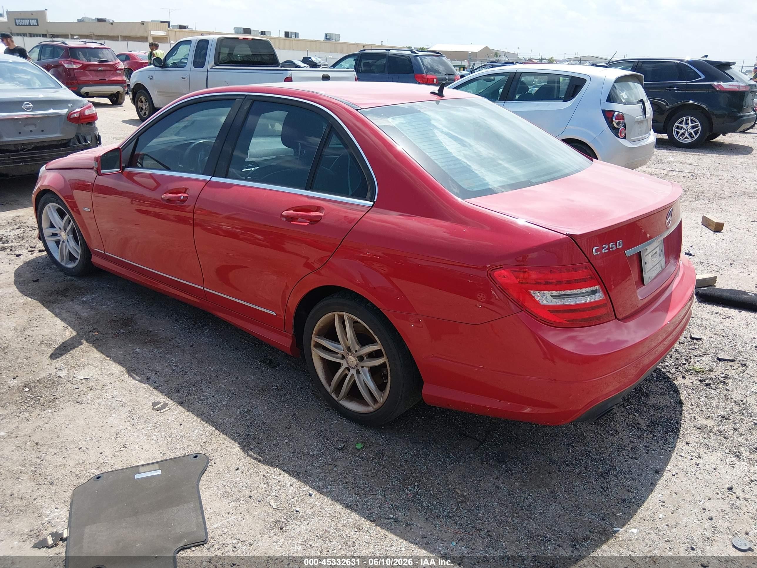 2012 Mercedes-benz C 250 Sport Красный vin: WDDGF4HB1CR219467