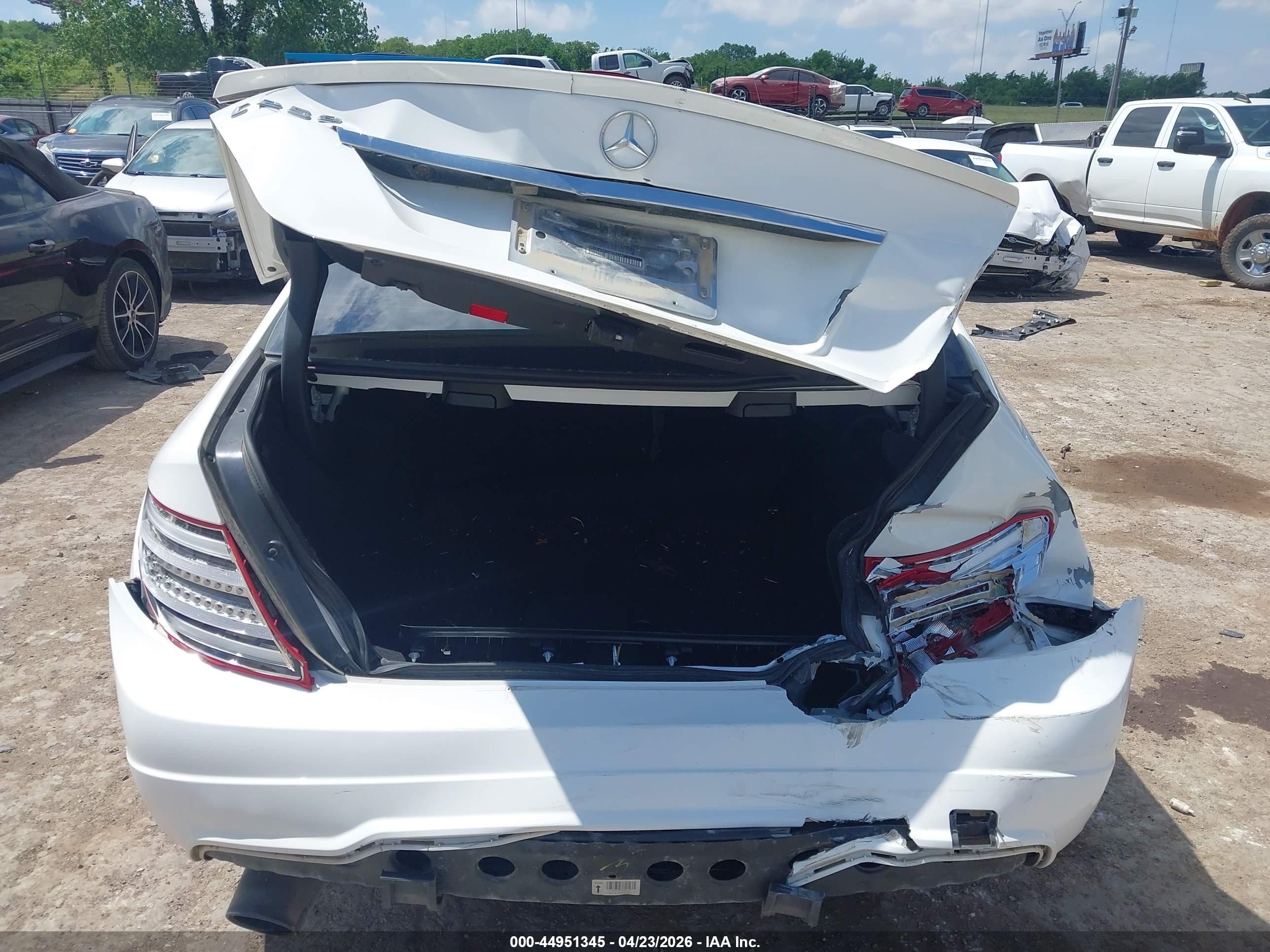2013 Mercedes-benz C 250 Sport White vin: WDDGF4HB1DA777187