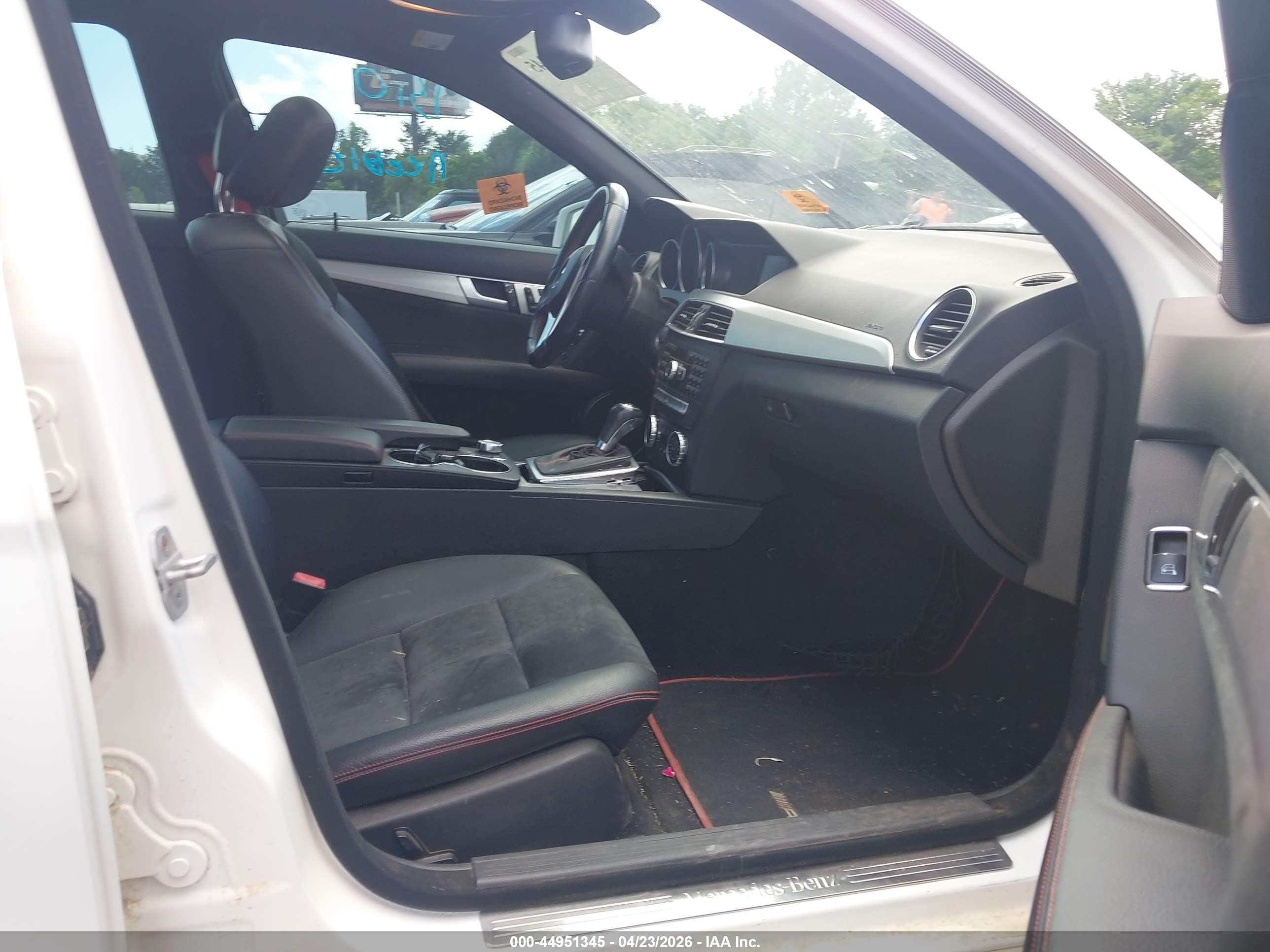 2013 Mercedes-benz C 250 Sport White vin: WDDGF4HB1DA777187